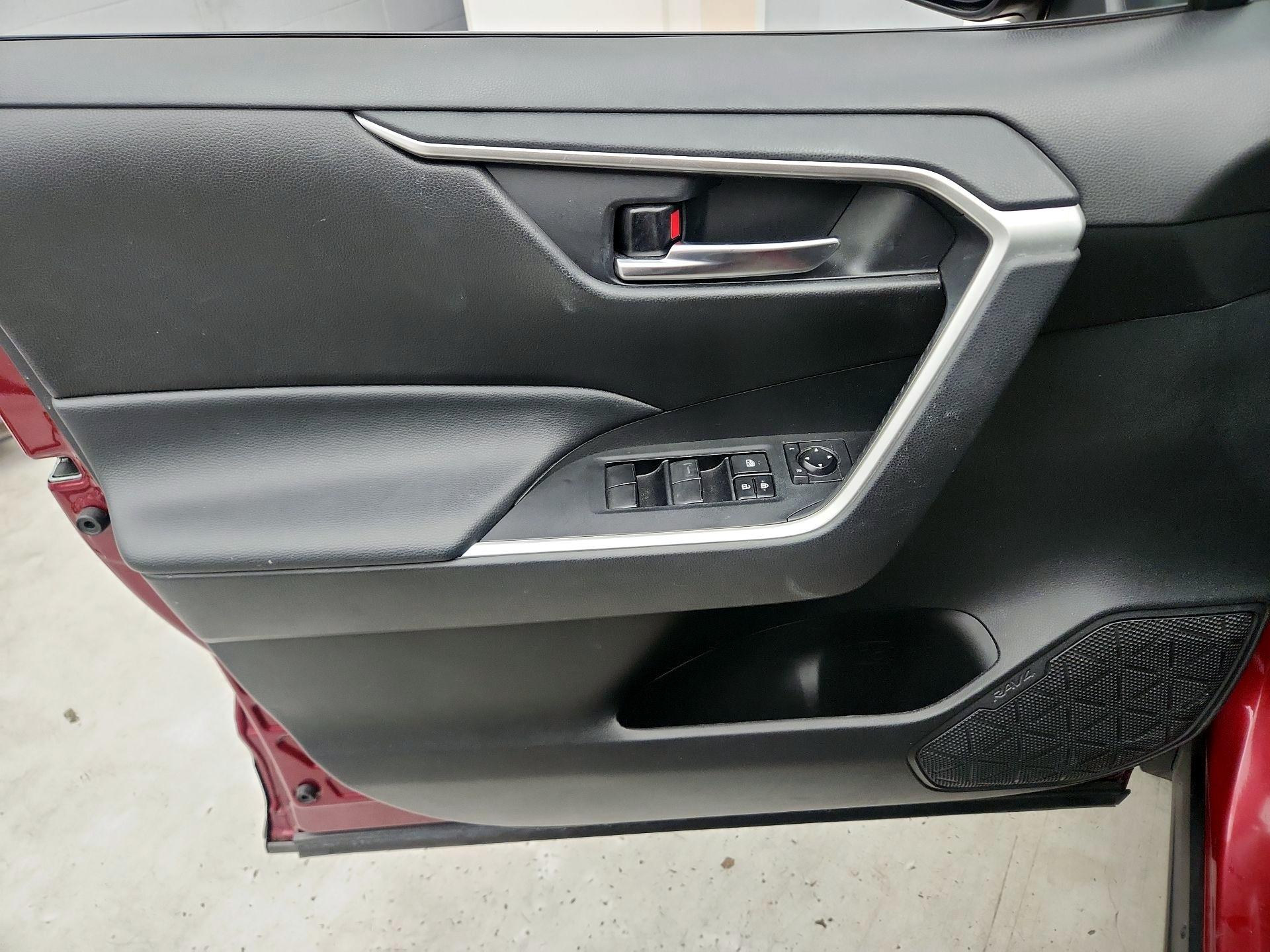 Thumbnail: 2021 Toyota RAV4 - 12