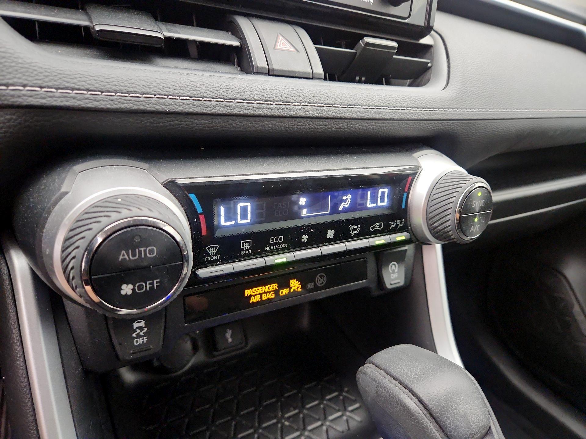 Thumbnail: 2021 Toyota RAV4 - 16