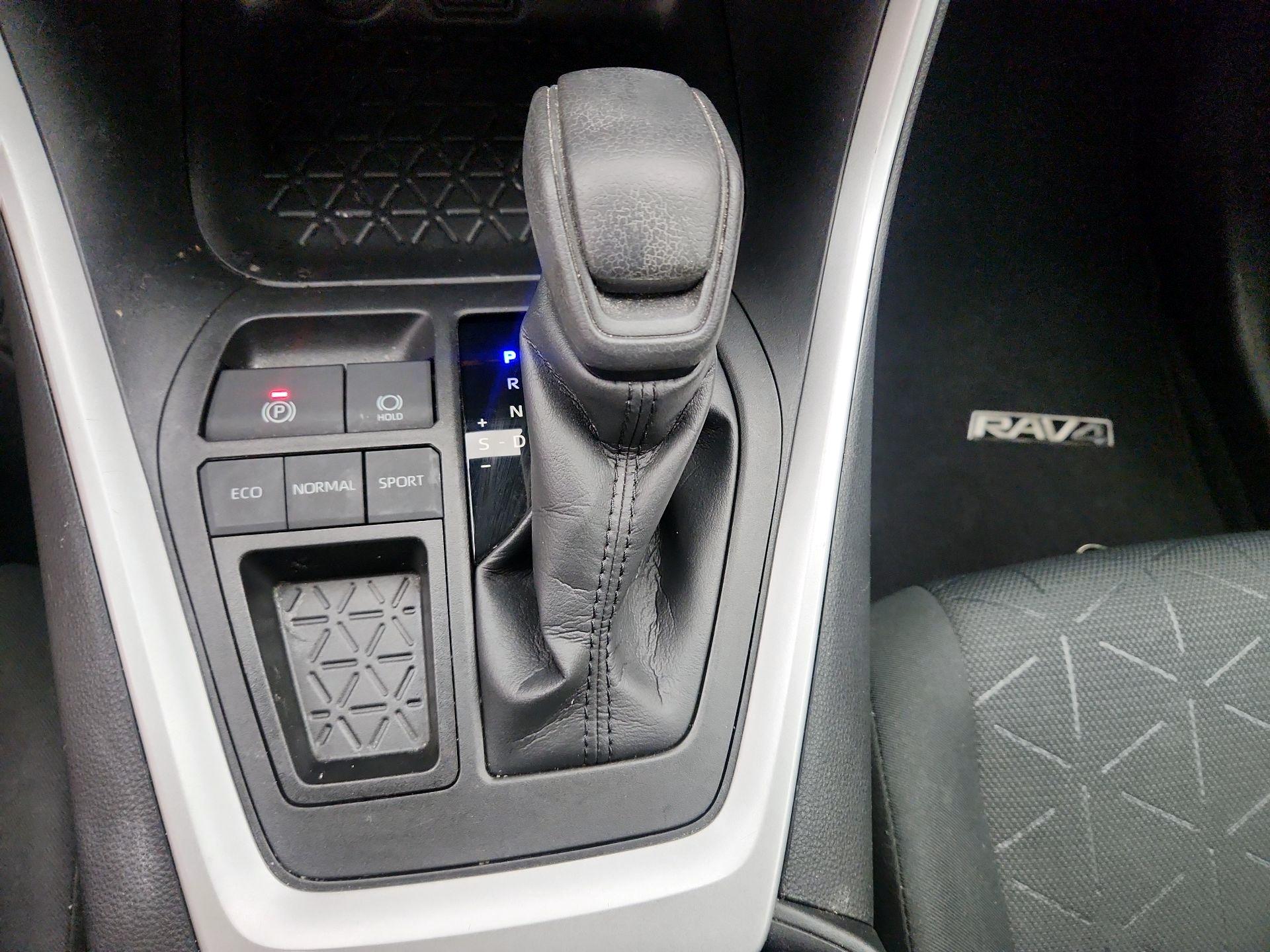 Thumbnail: 2021 Toyota RAV4 - 17