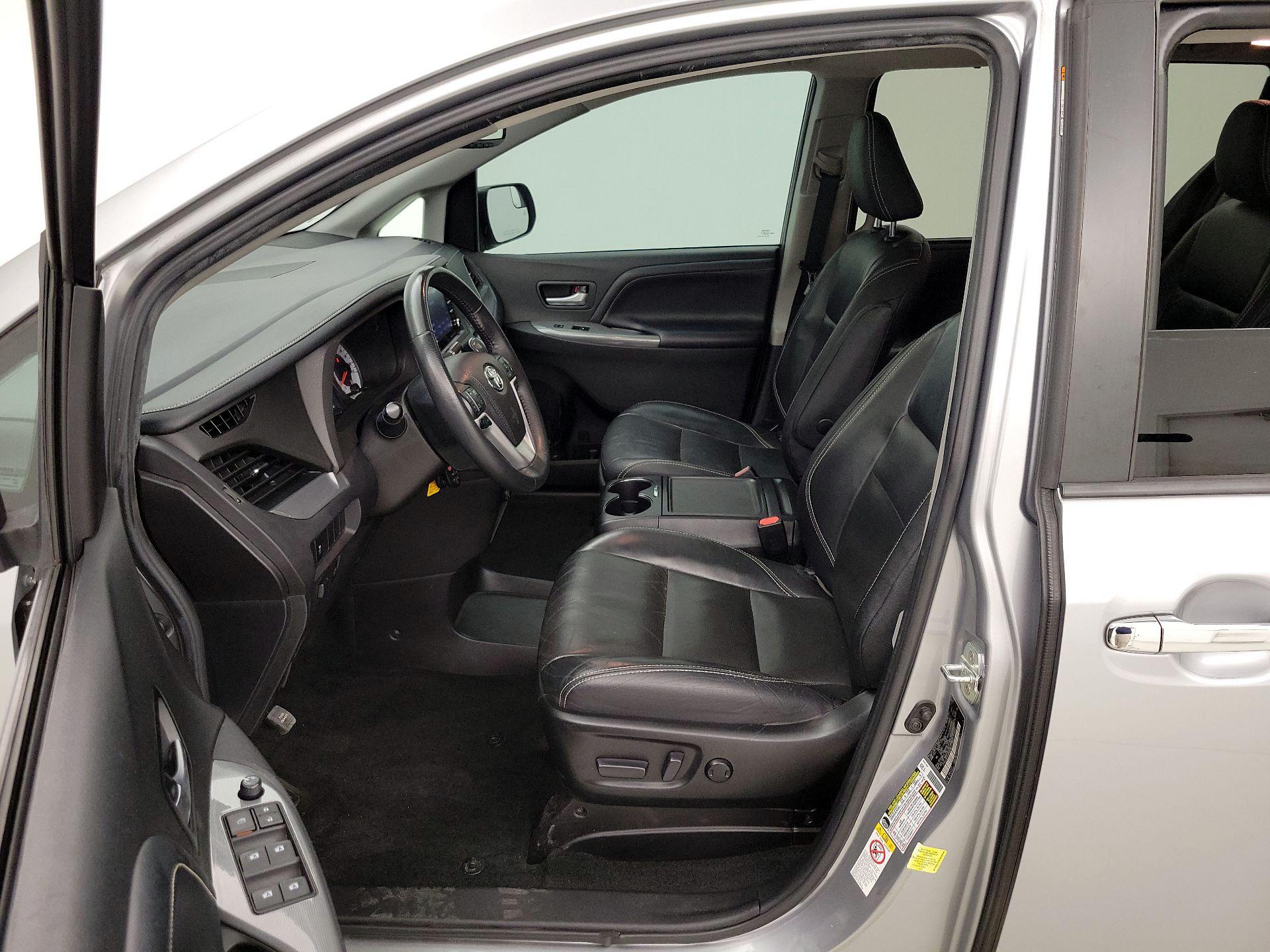 Thumbnail: 2018 Toyota Sienna - 11