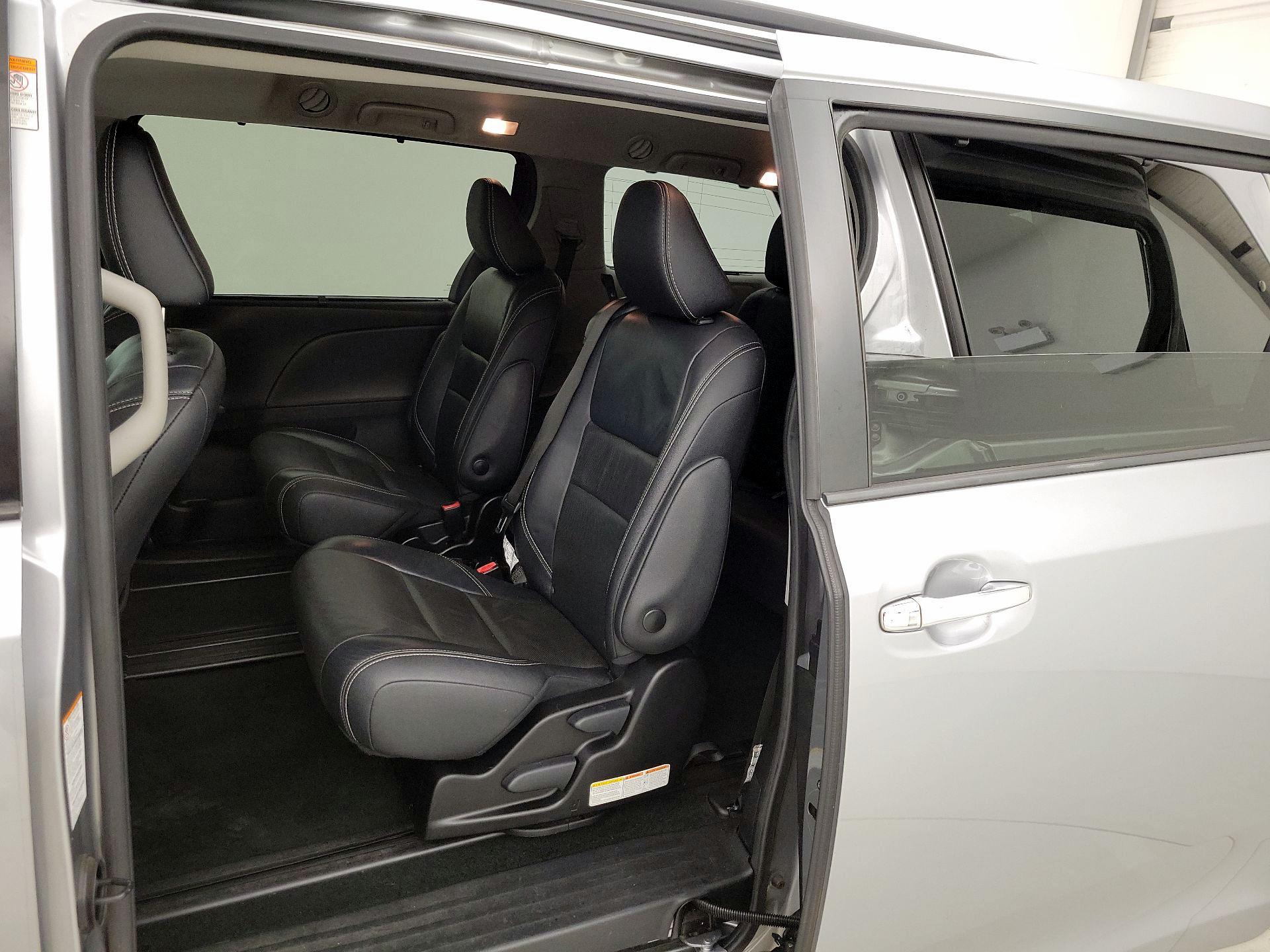Thumbnail: 2018 Toyota Sienna - 20