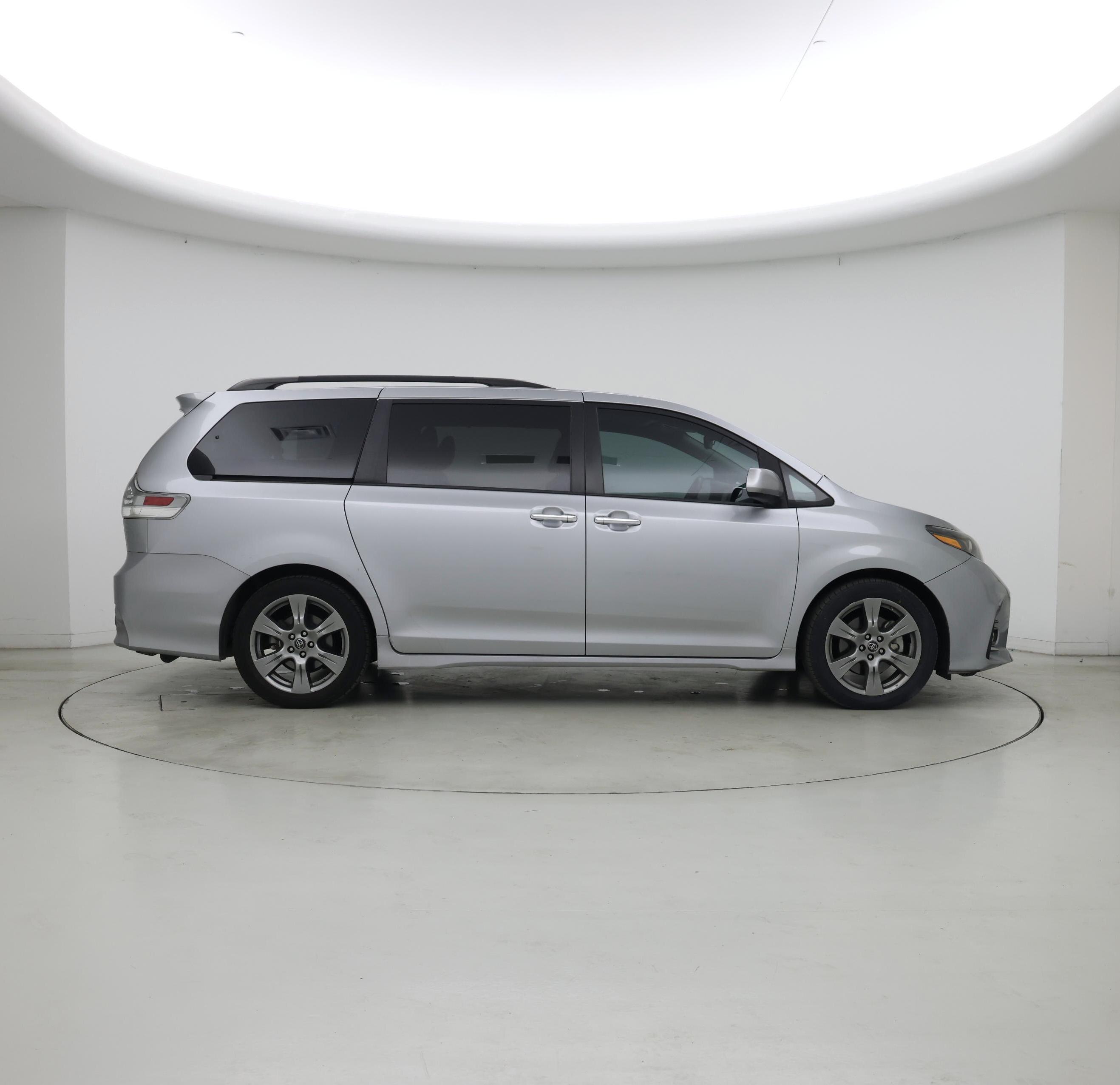 Thumbnail: 2018 Toyota Sienna - 7