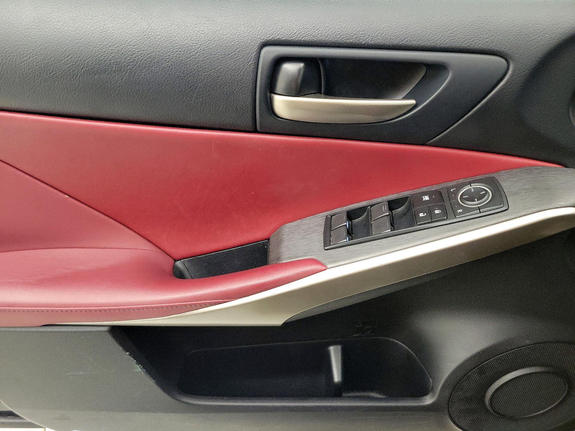 Thumbnail: 2019 Lexus IS - 12