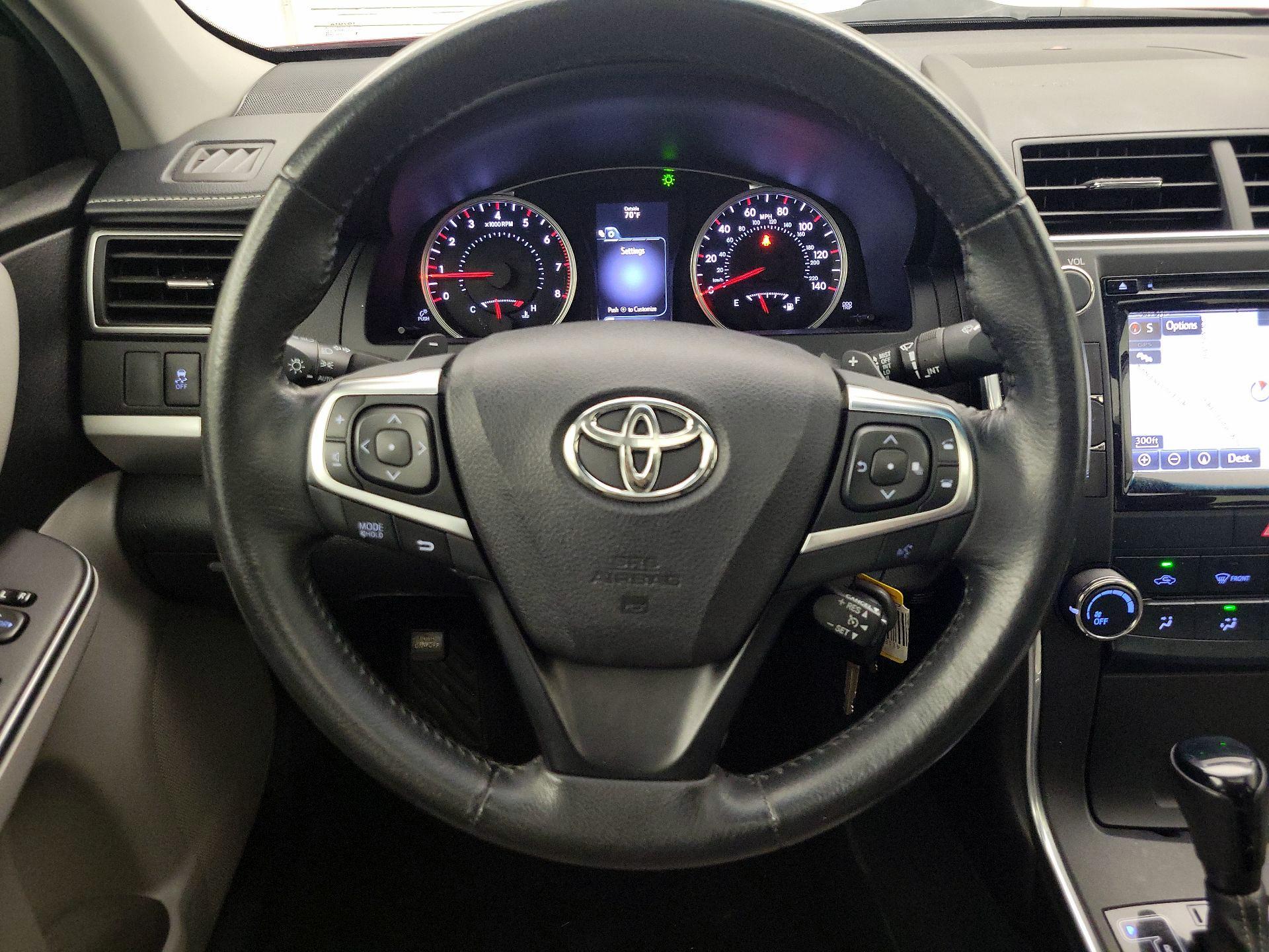 Thumbnail: 2015 Toyota Camry - 10