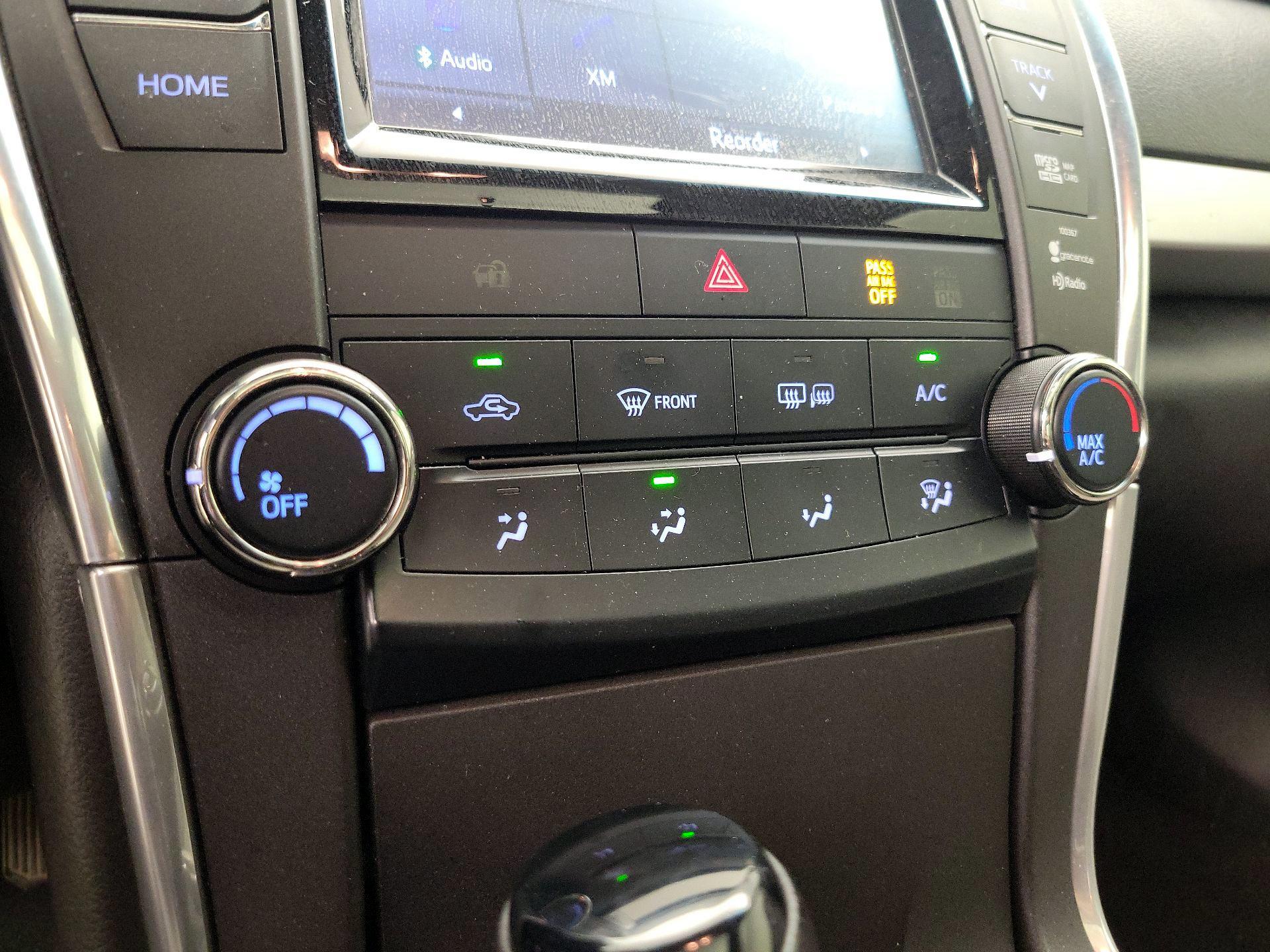 Thumbnail: 2015 Toyota Camry - 17
