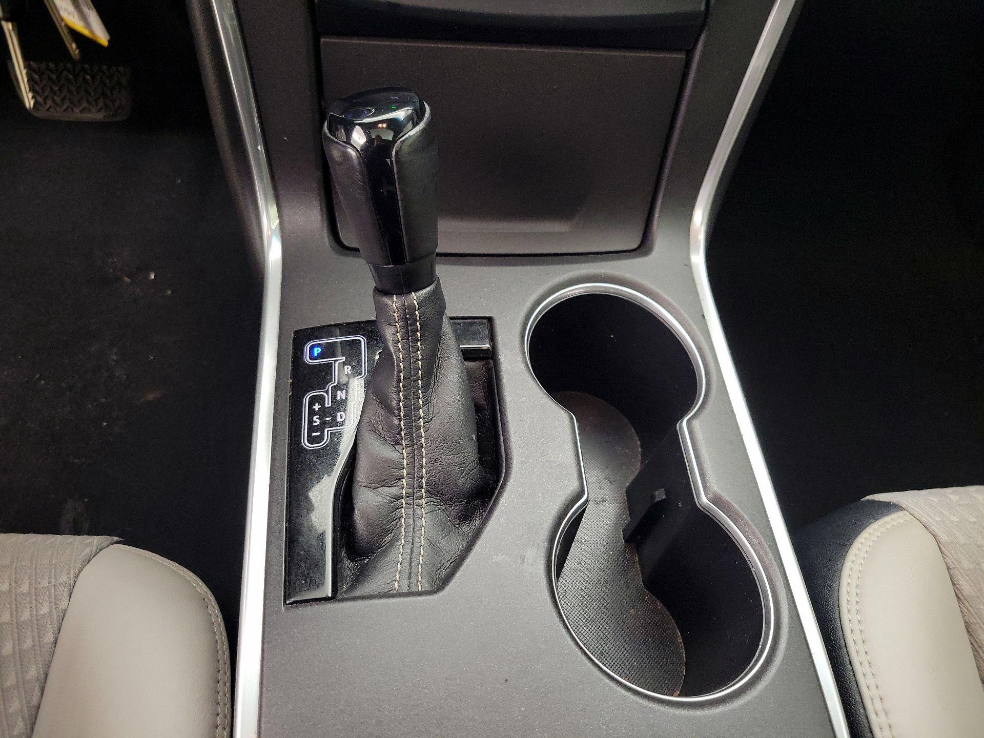 Thumbnail: 2015 Toyota Camry - 18