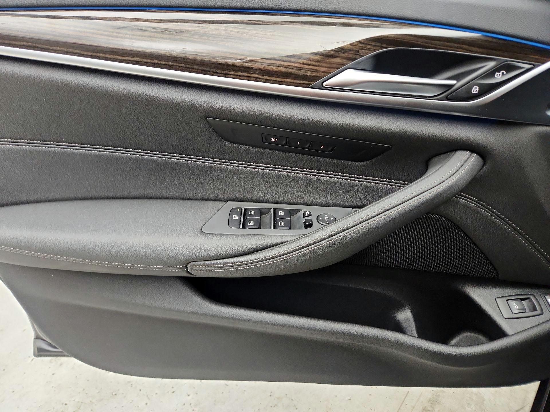 Thumbnail: 2021 BMW 5 Series - 12
