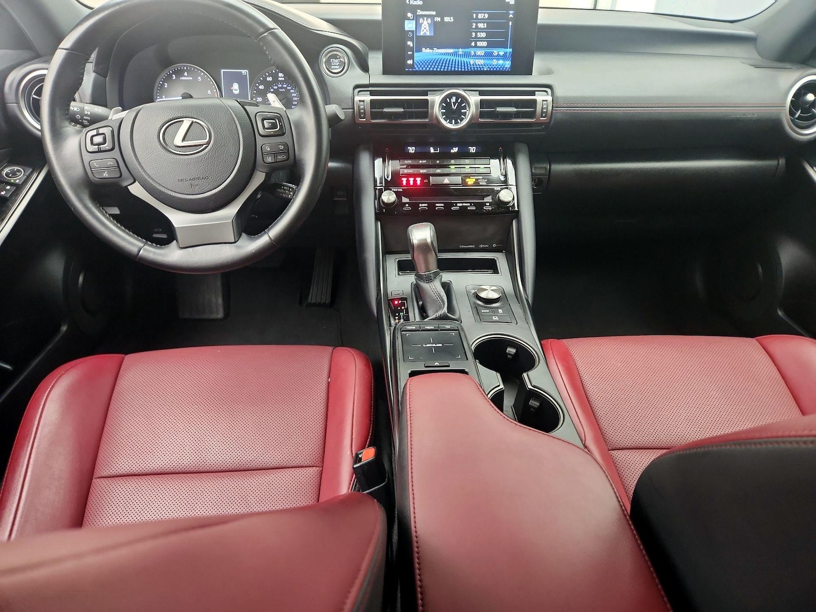 2022 Lexus IS 300 - Photo 10