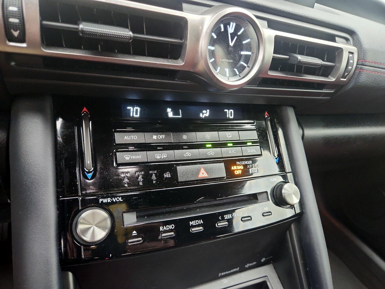 2022 Lexus IS 300 - Photo 17