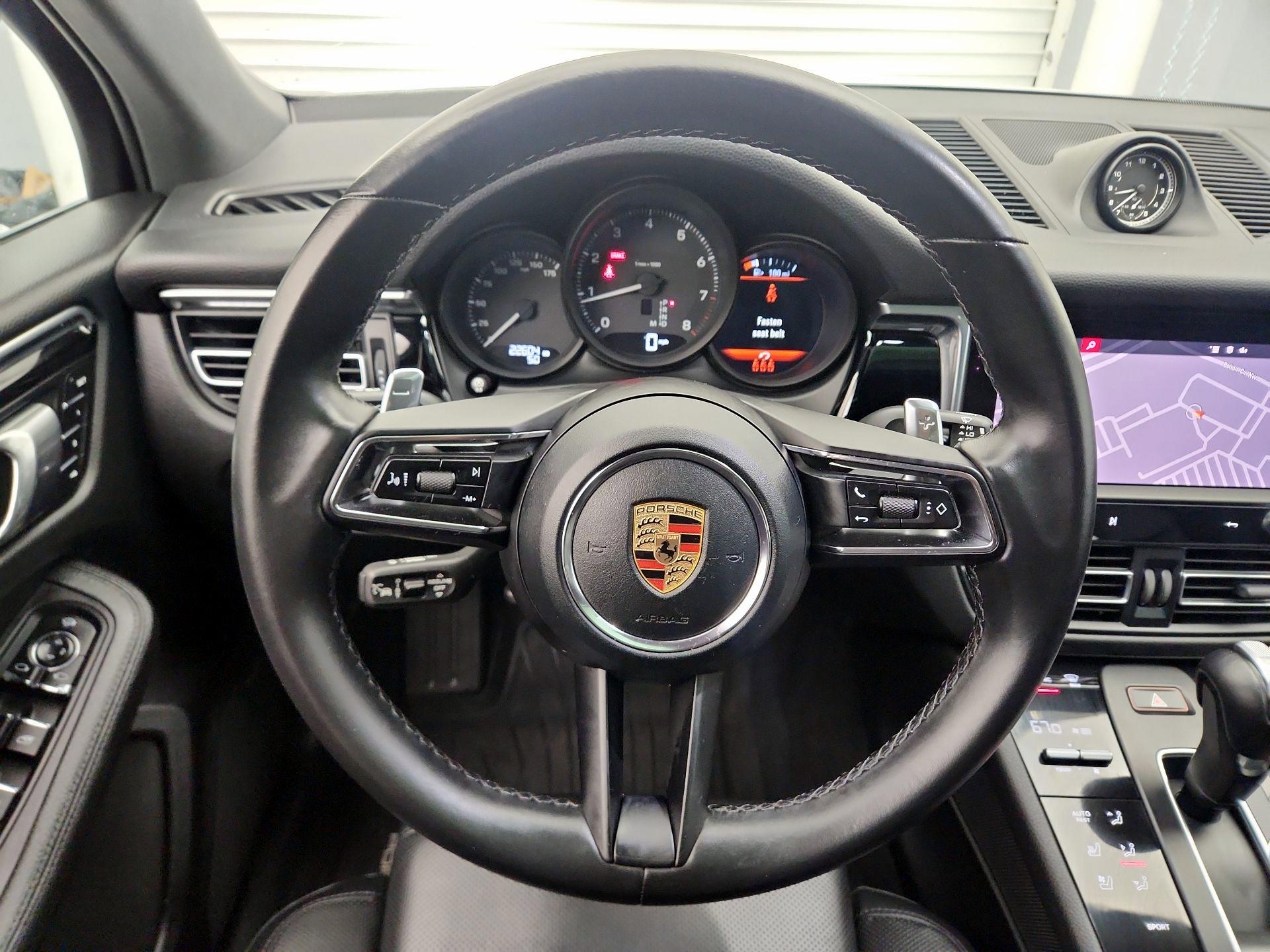 Thumbnail: 2023 Porsche Macan - 10
