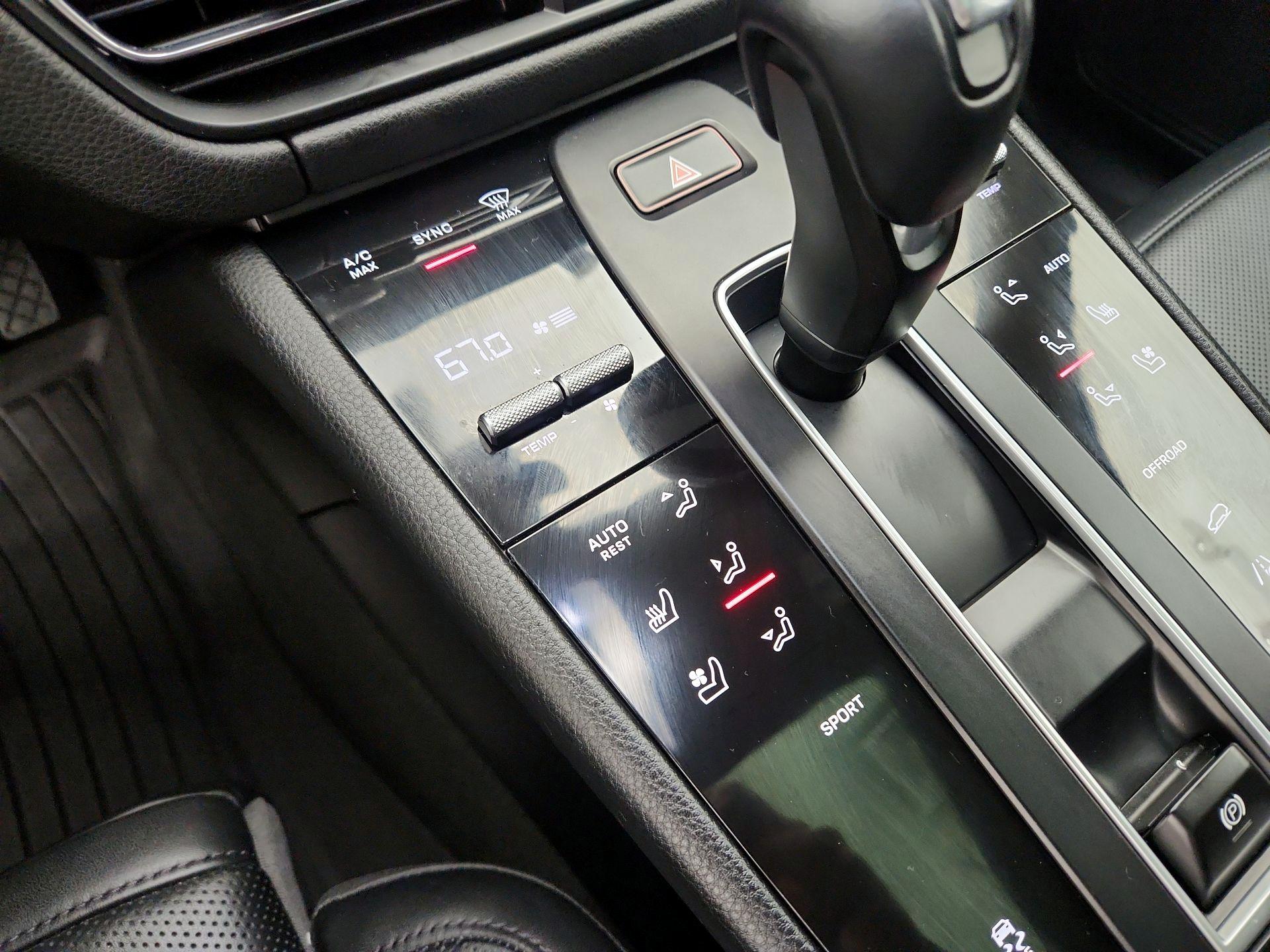 Thumbnail: 2023 Porsche Macan - 17