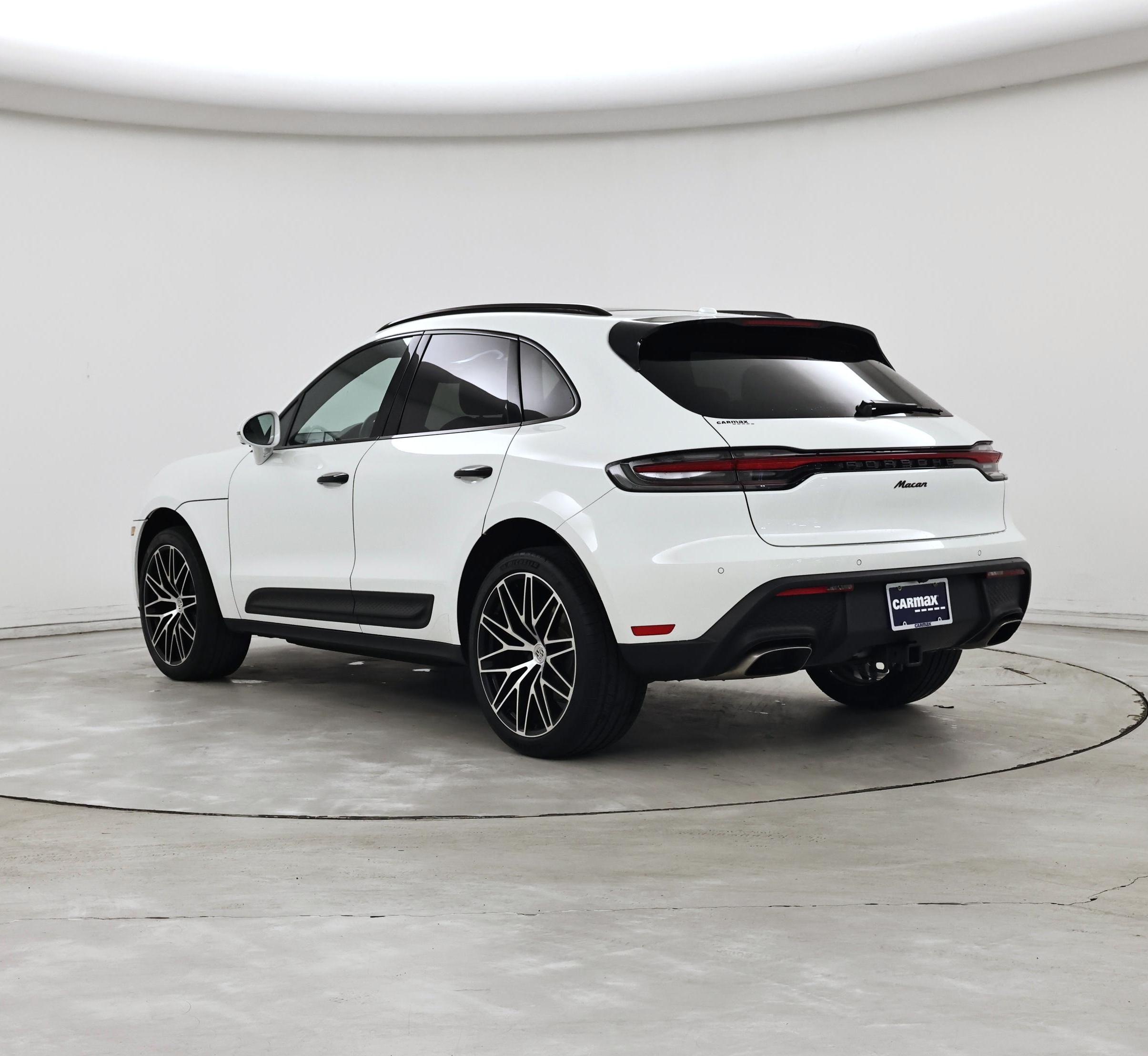 Thumbnail: 2023 Porsche Macan - 2