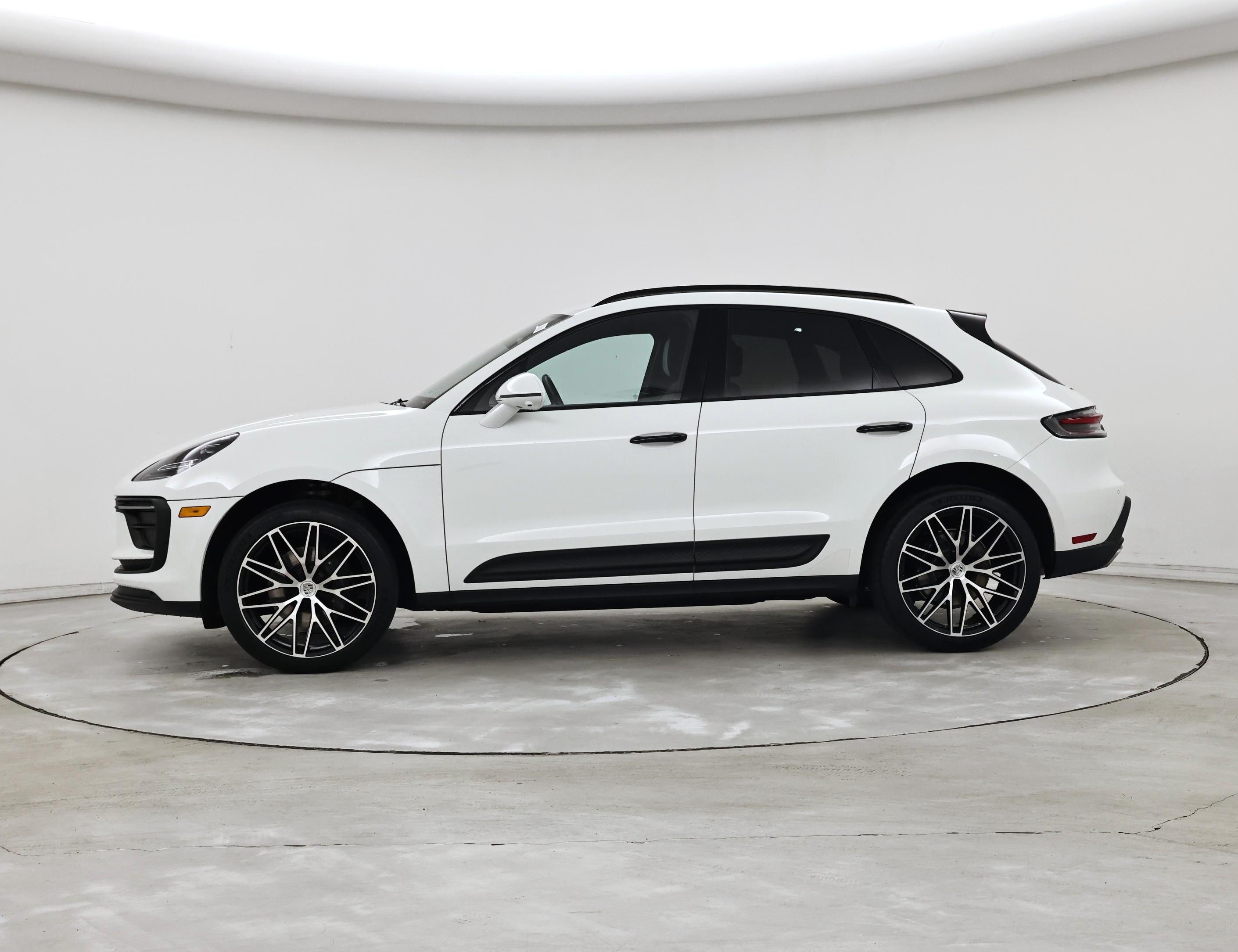 Thumbnail: 2023 Porsche Macan - 3