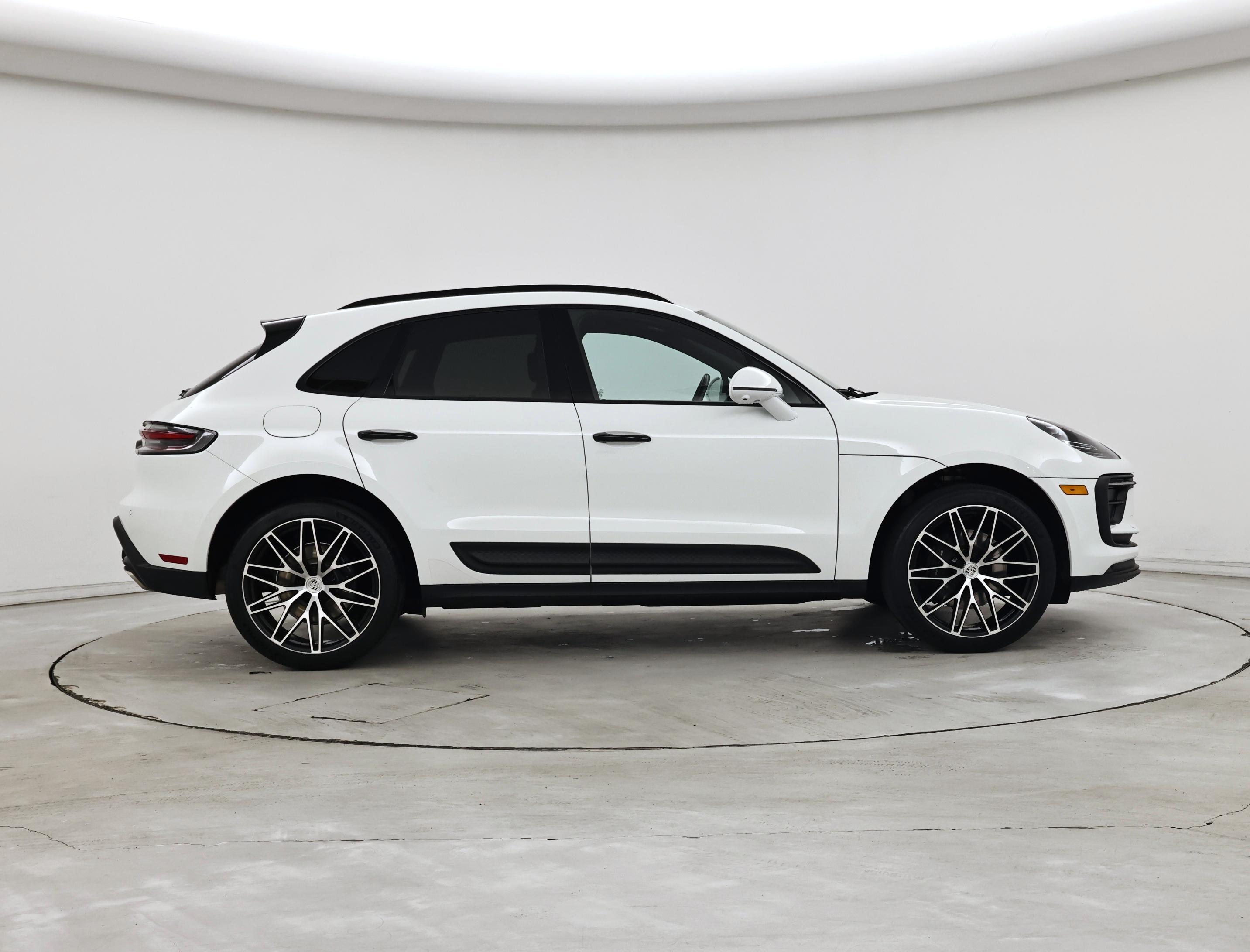 Thumbnail: 2023 Porsche Macan - 7
