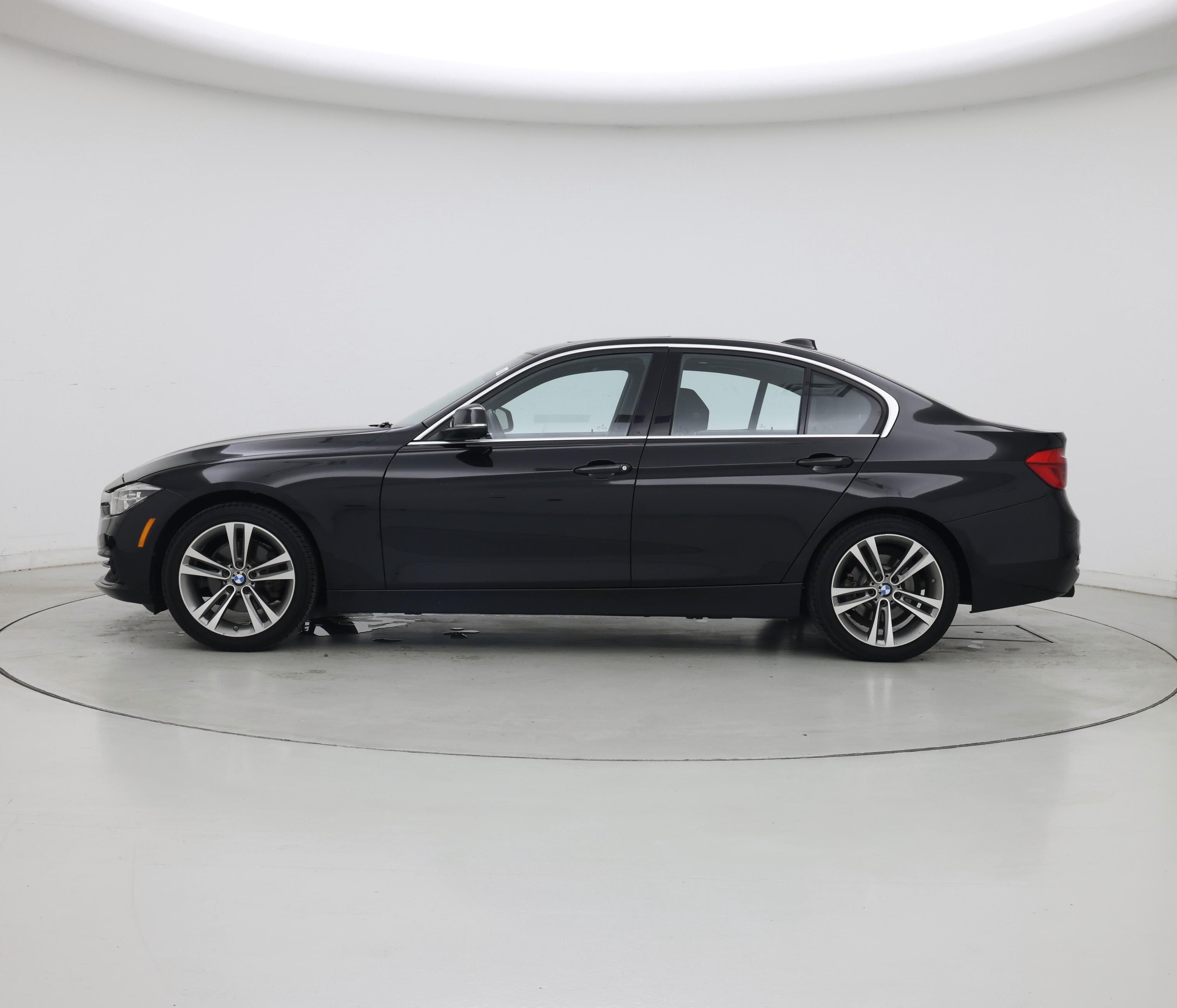 Thumbnail: 2018 BMW 3 Series - 3