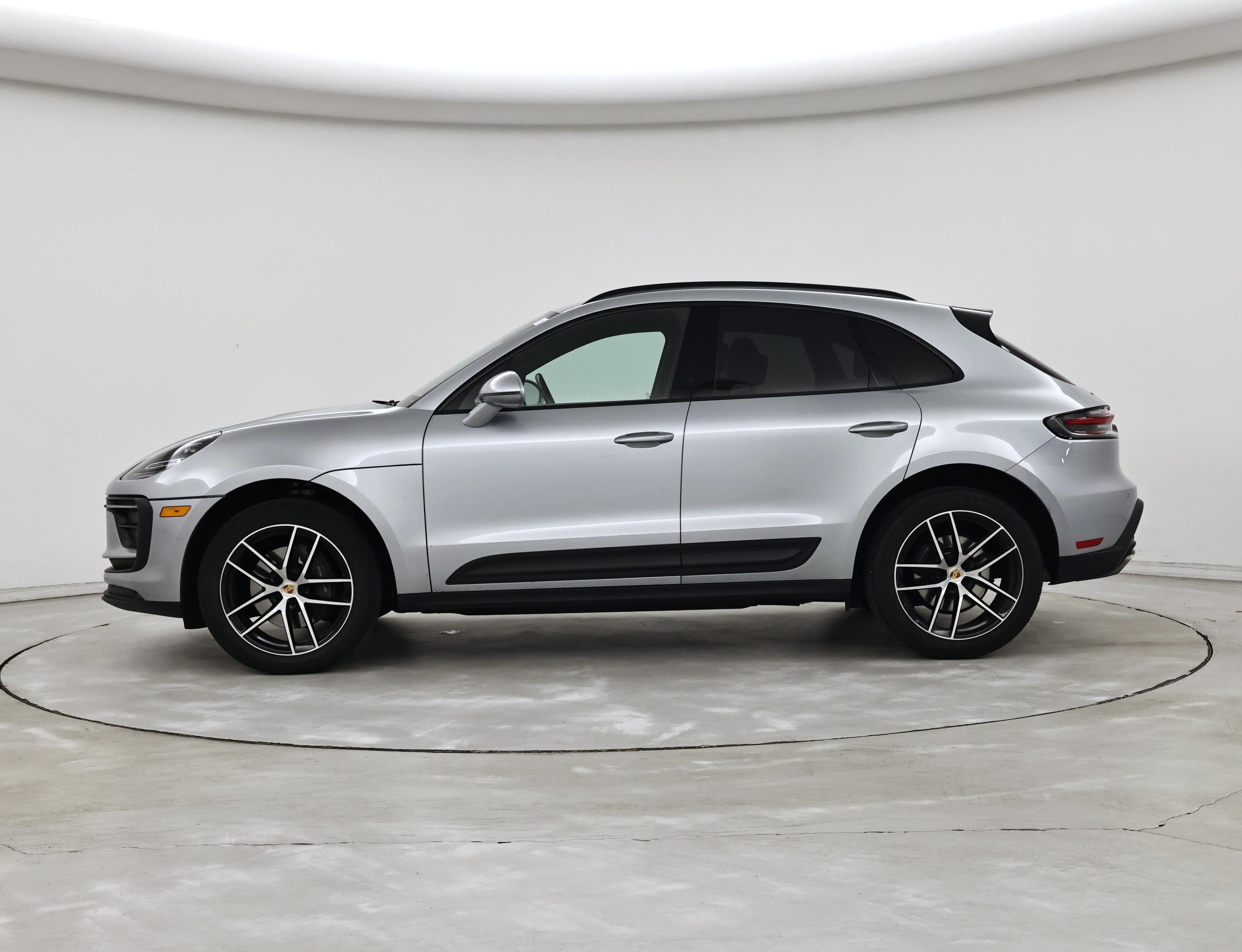 Thumbnail: 2023 Porsche Macan - 3