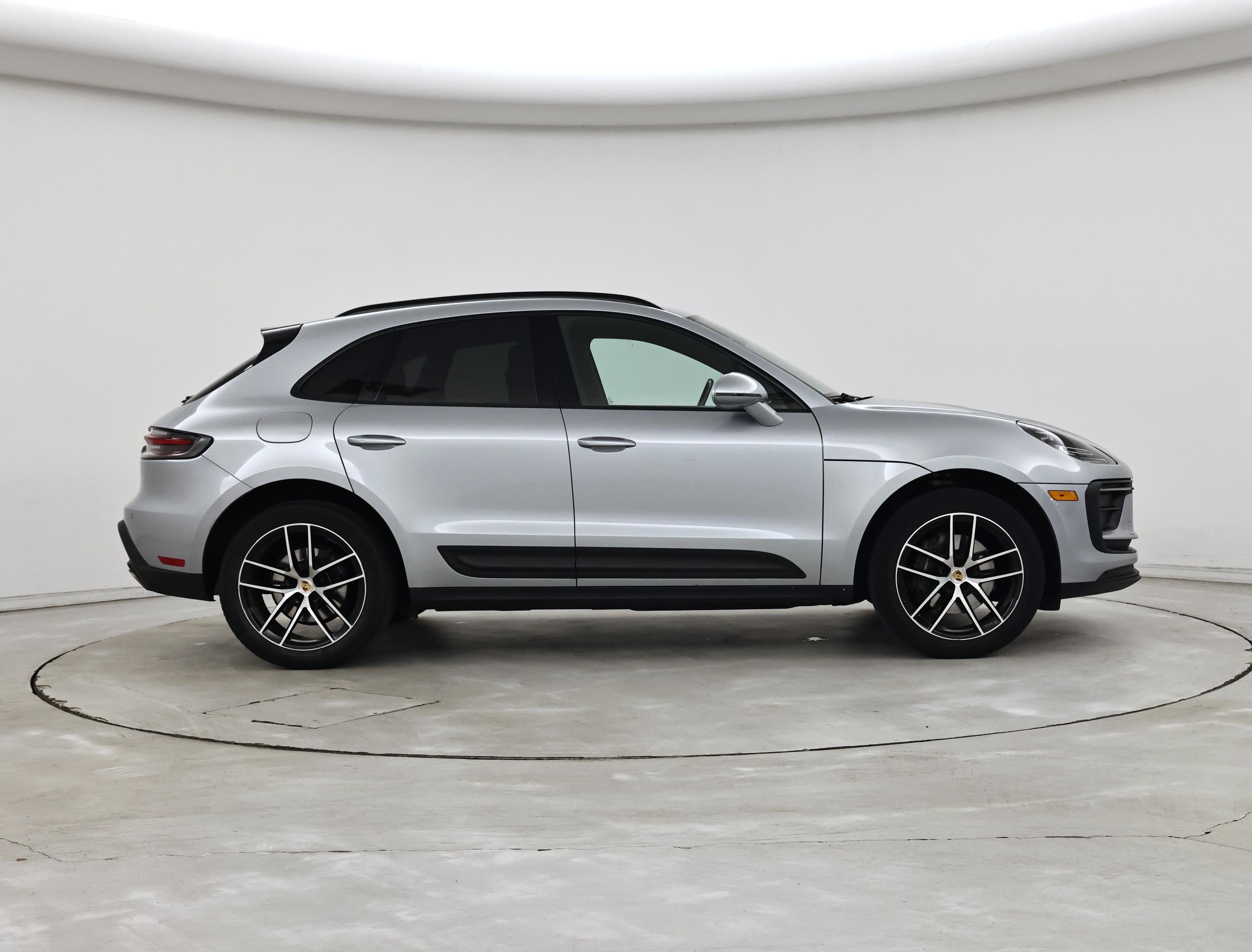 Thumbnail: 2023 Porsche Macan - 7