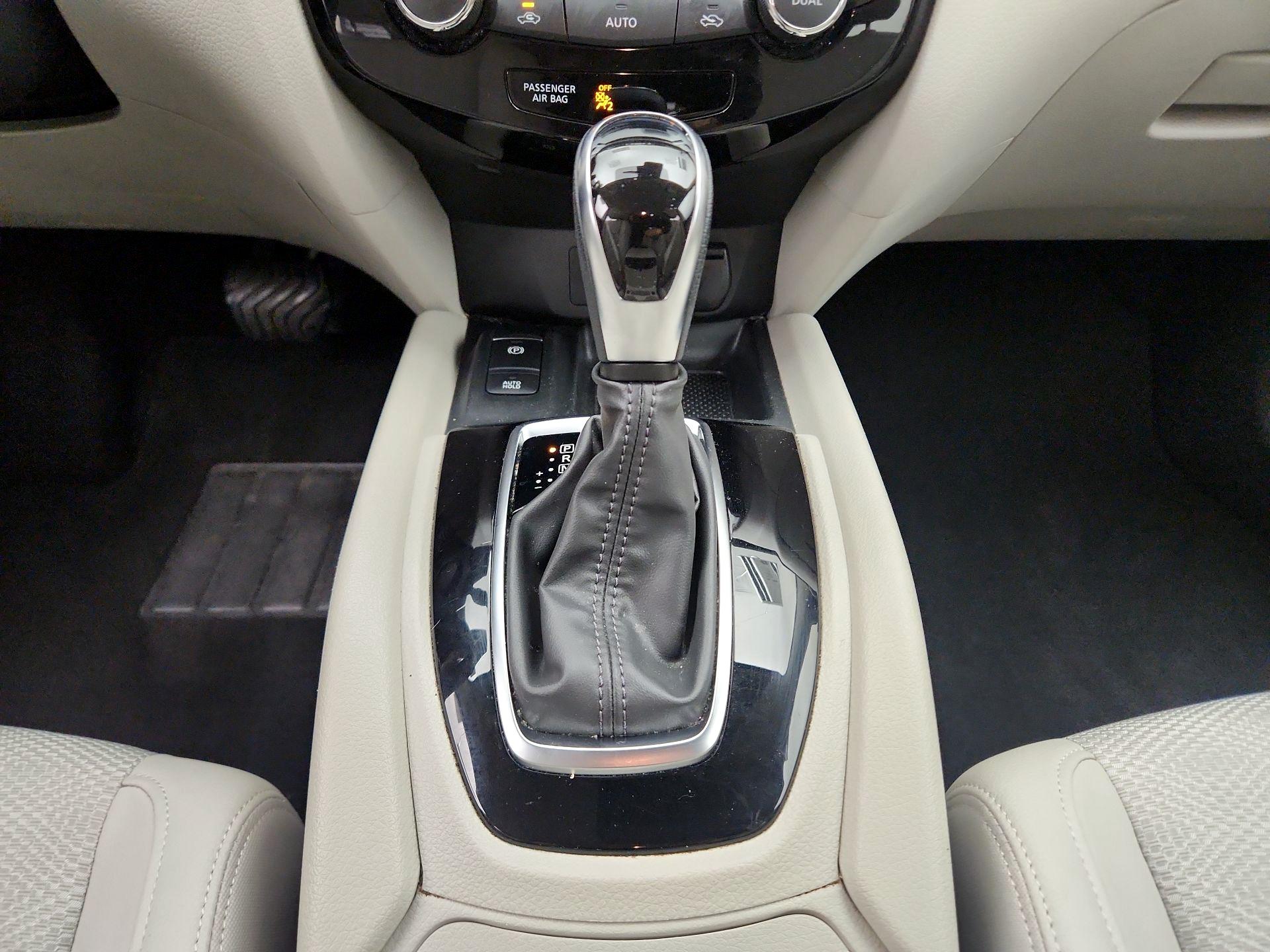 Thumbnail: 2022 Nissan Rogue Sport - 17