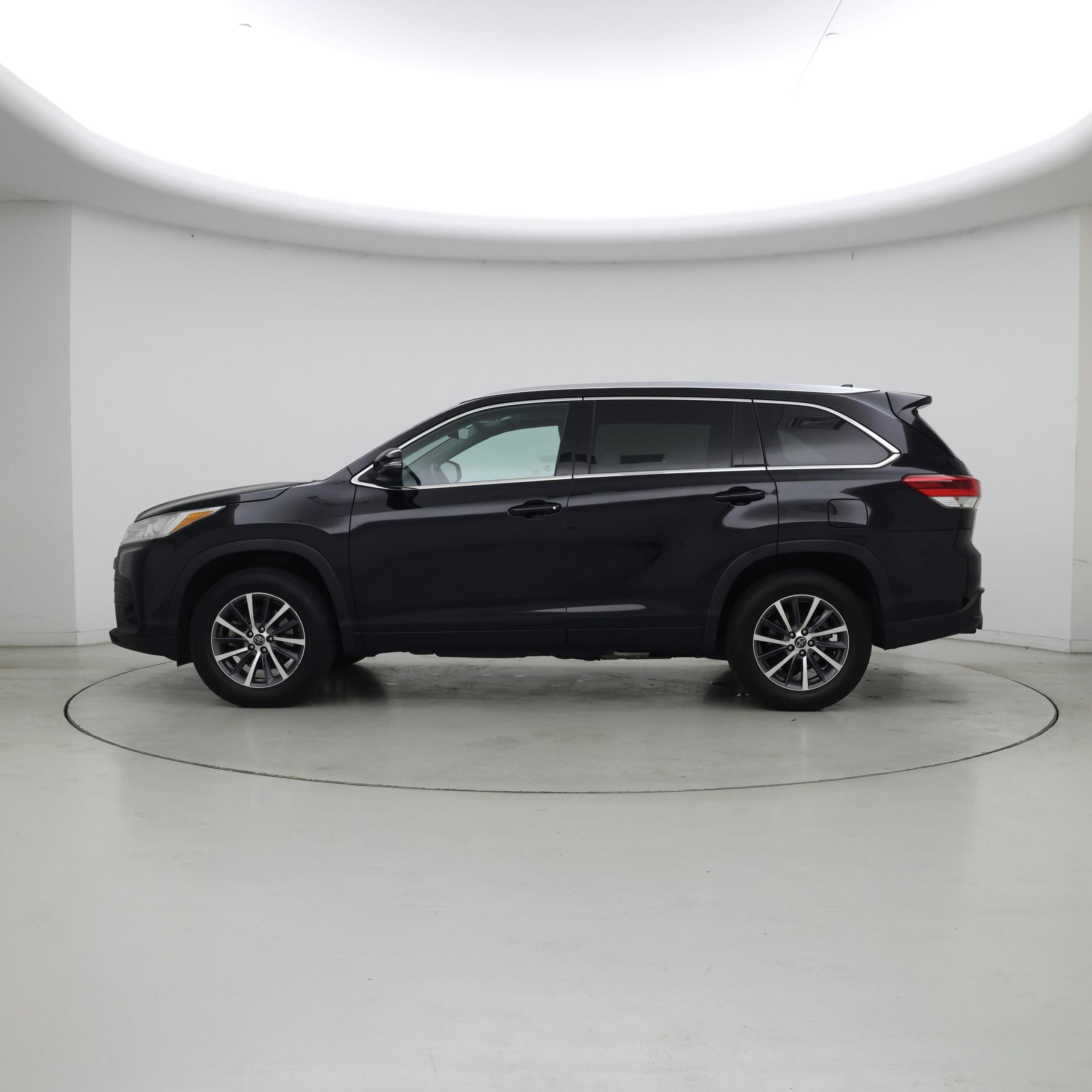 Thumbnail: 2017 Toyota Highlander - 3