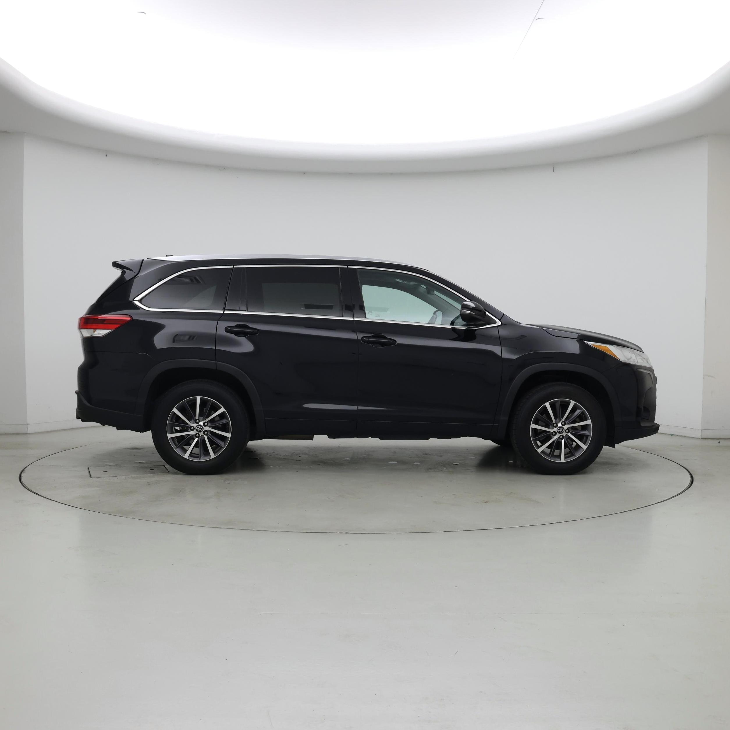 Thumbnail: 2017 Toyota Highlander - 7