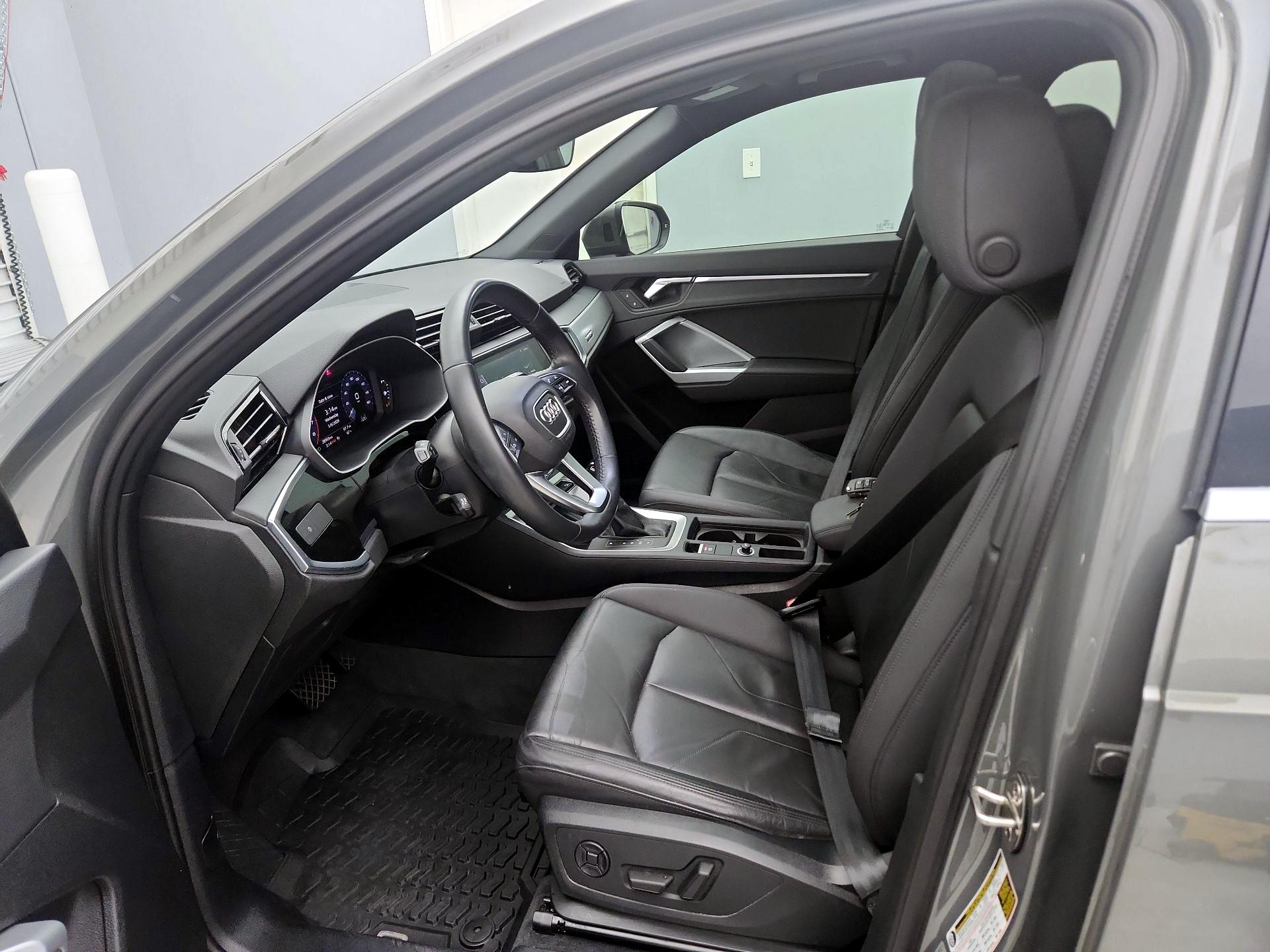 Thumbnail: 2020 Audi Q3 - 11