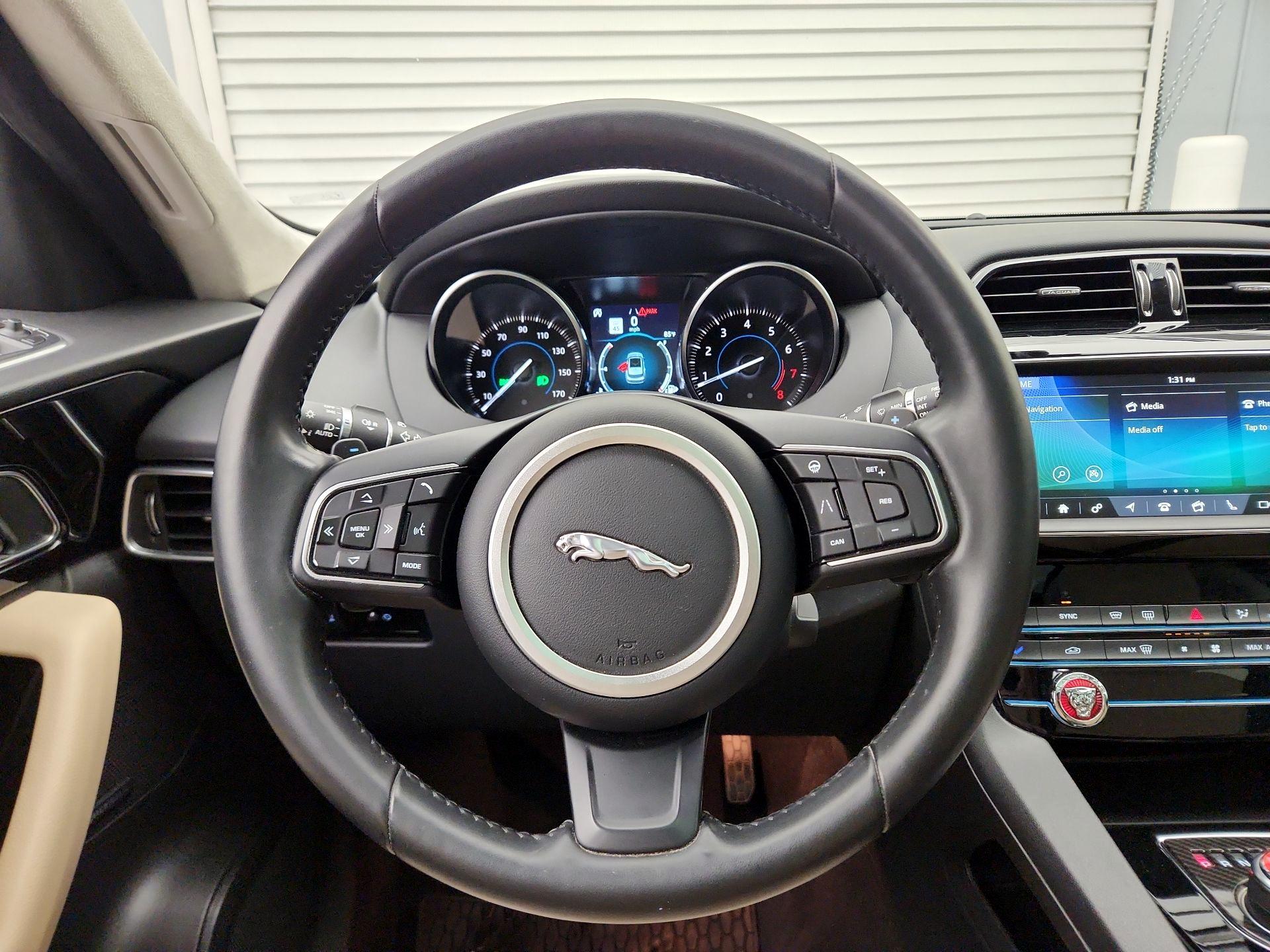 Thumbnail: 2020 Jaguar F-Pace - 10