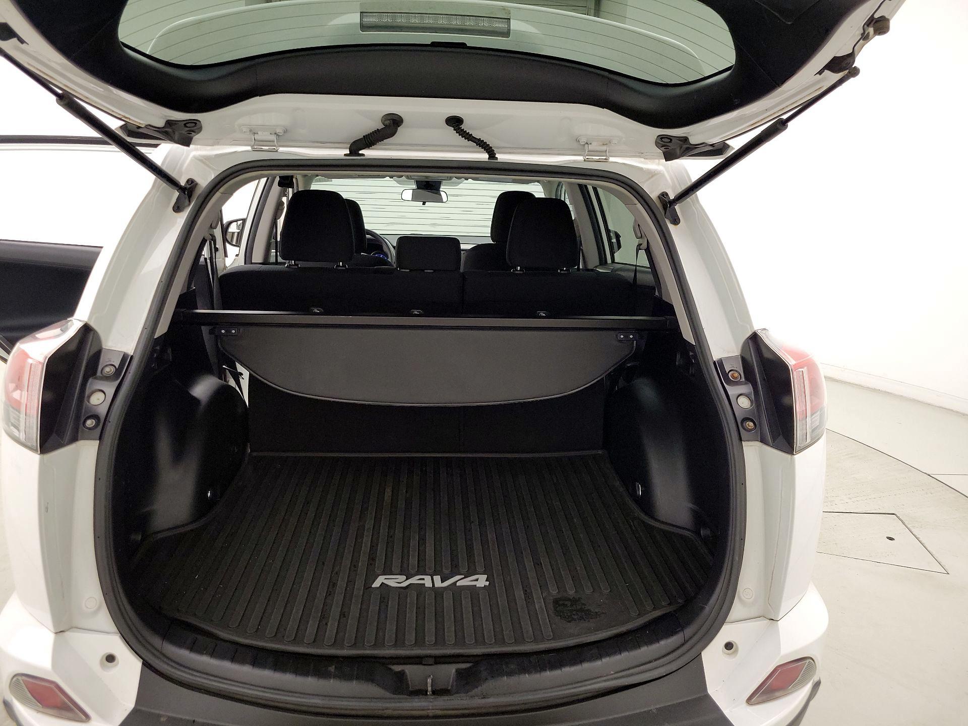 Thumbnail: 2017 Toyota RAV4 - 20