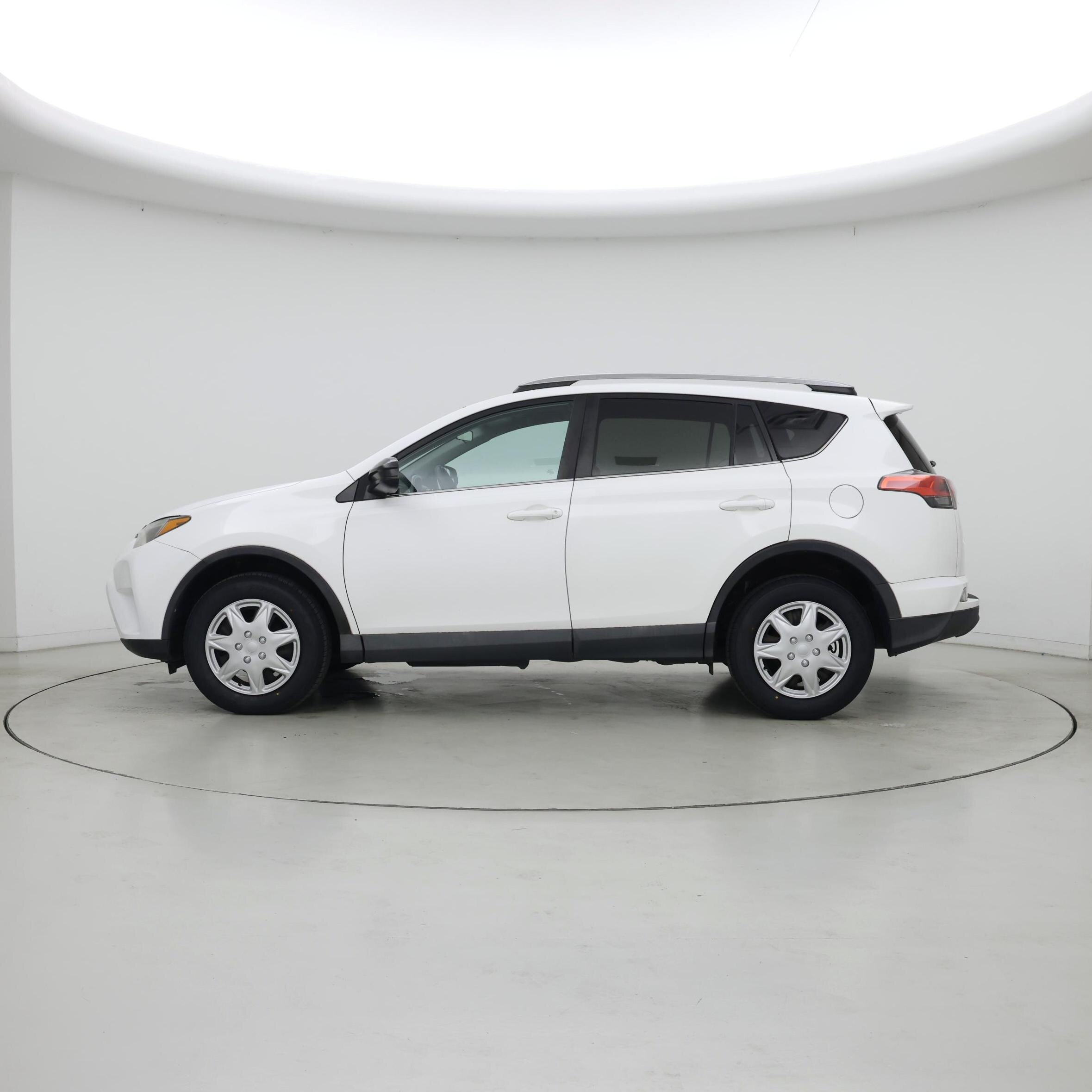 Thumbnail: 2017 Toyota RAV4 - 3