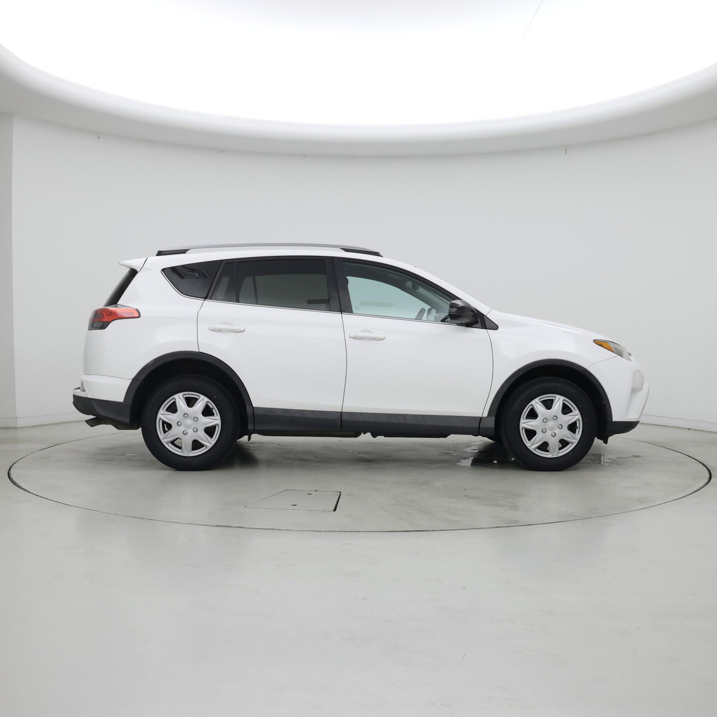 Thumbnail: 2017 Toyota RAV4 - 7