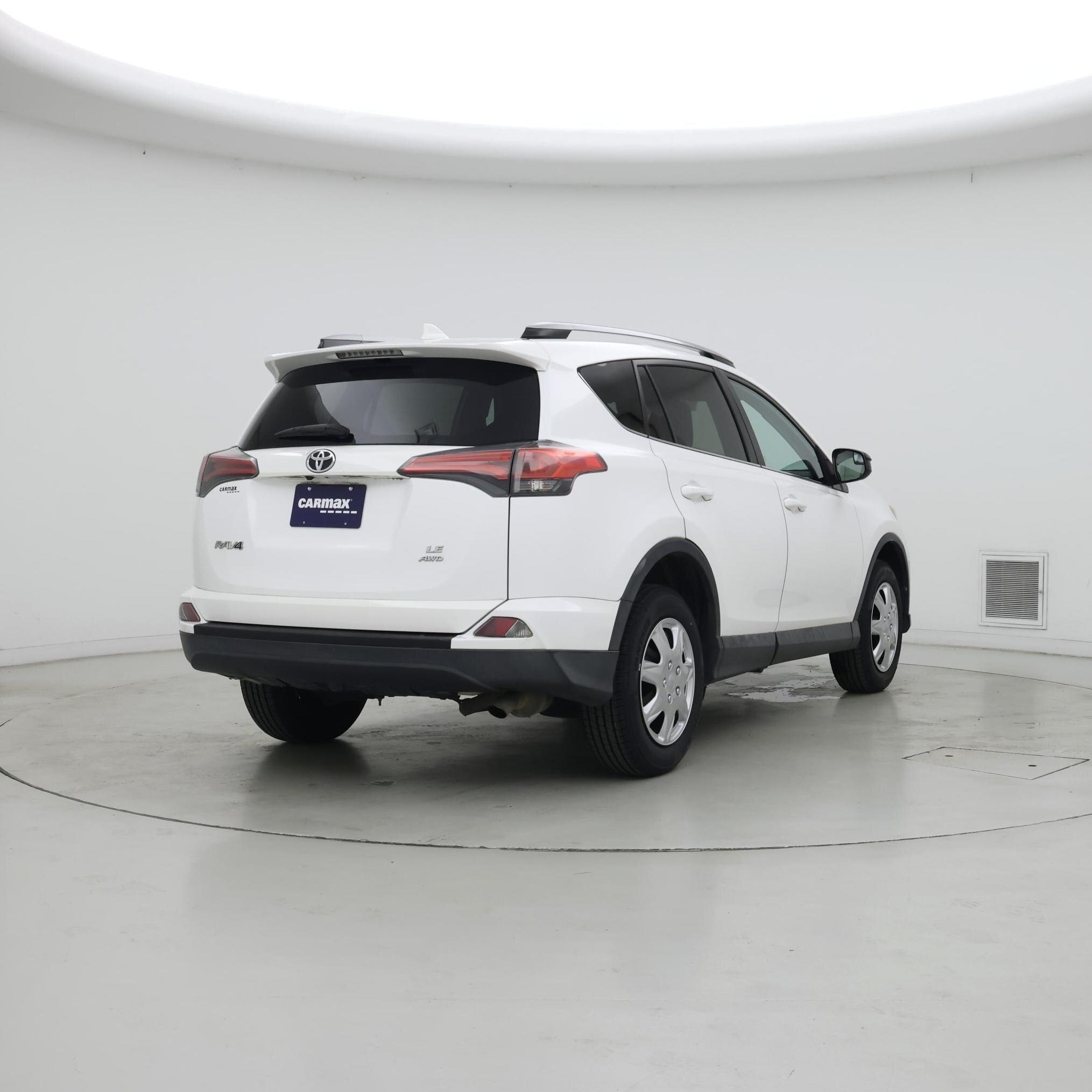 Thumbnail: 2017 Toyota RAV4 - 8