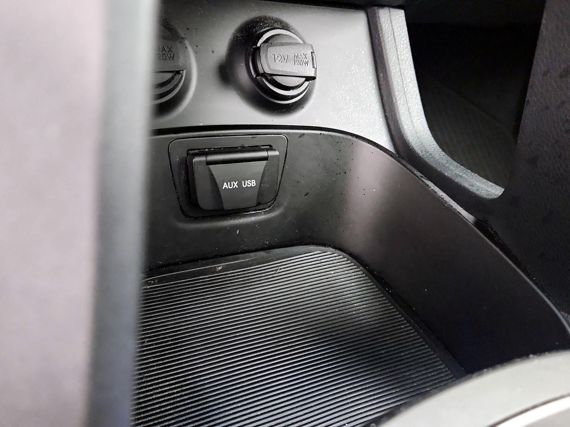 Thumbnail: 2016 Hyundai Santa Fe - 18