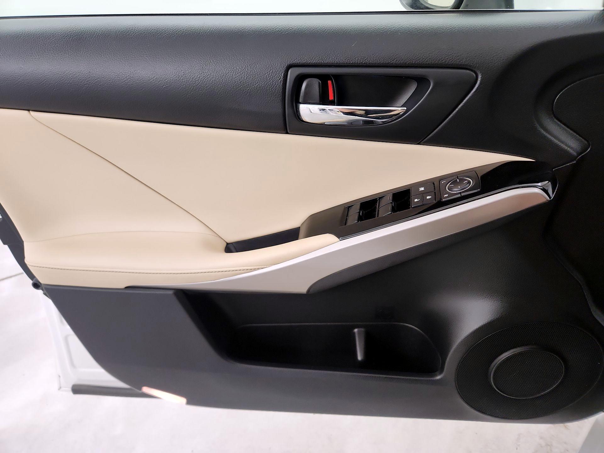 Thumbnail: 2015 Lexus IS - 12
