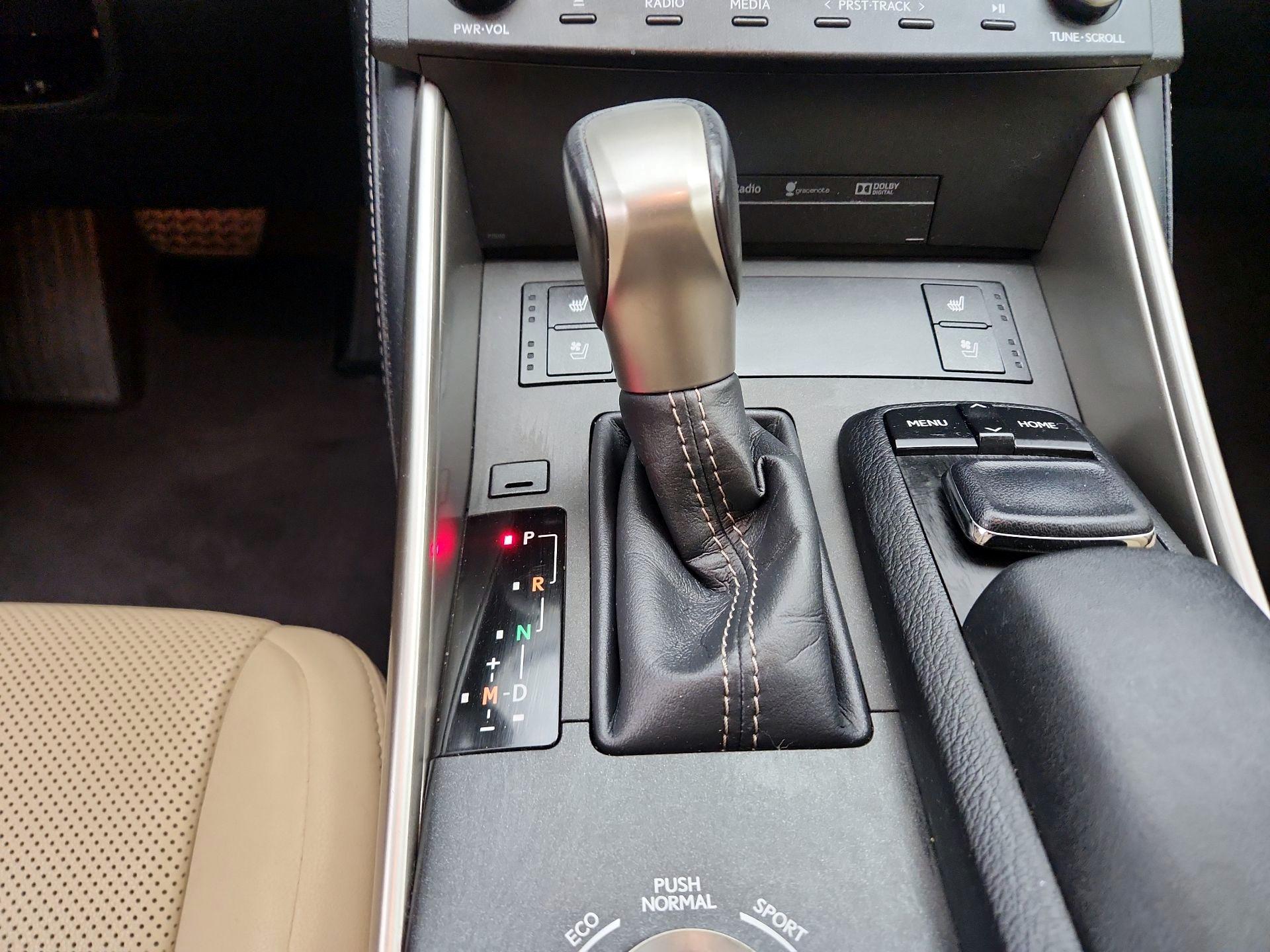 Thumbnail: 2015 Lexus IS - 17