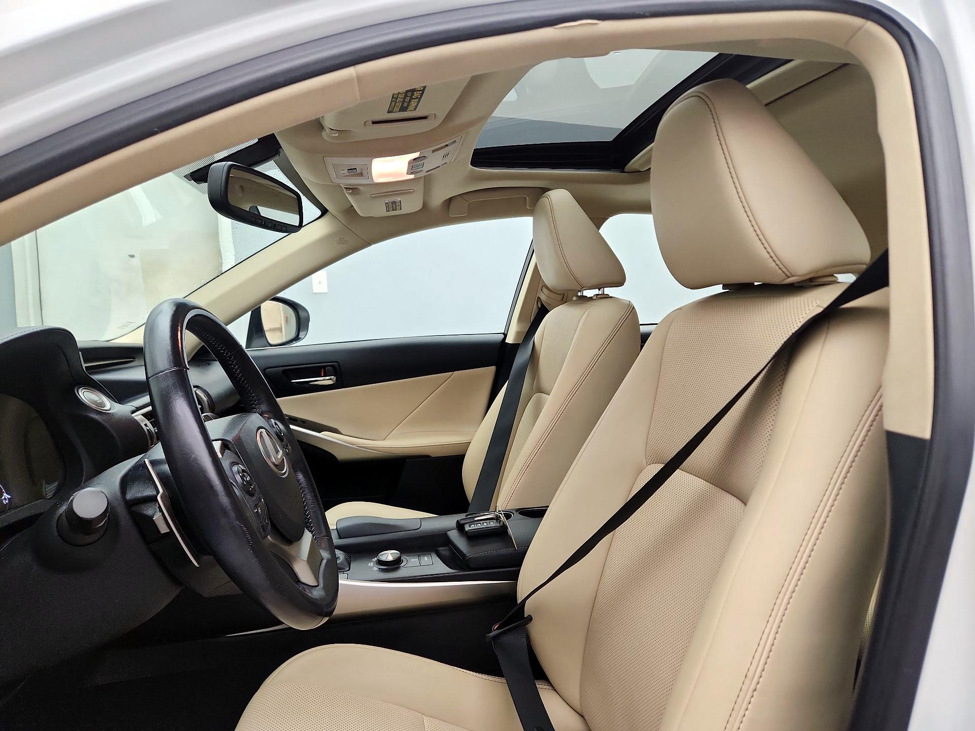 Thumbnail: 2015 Lexus IS - 18