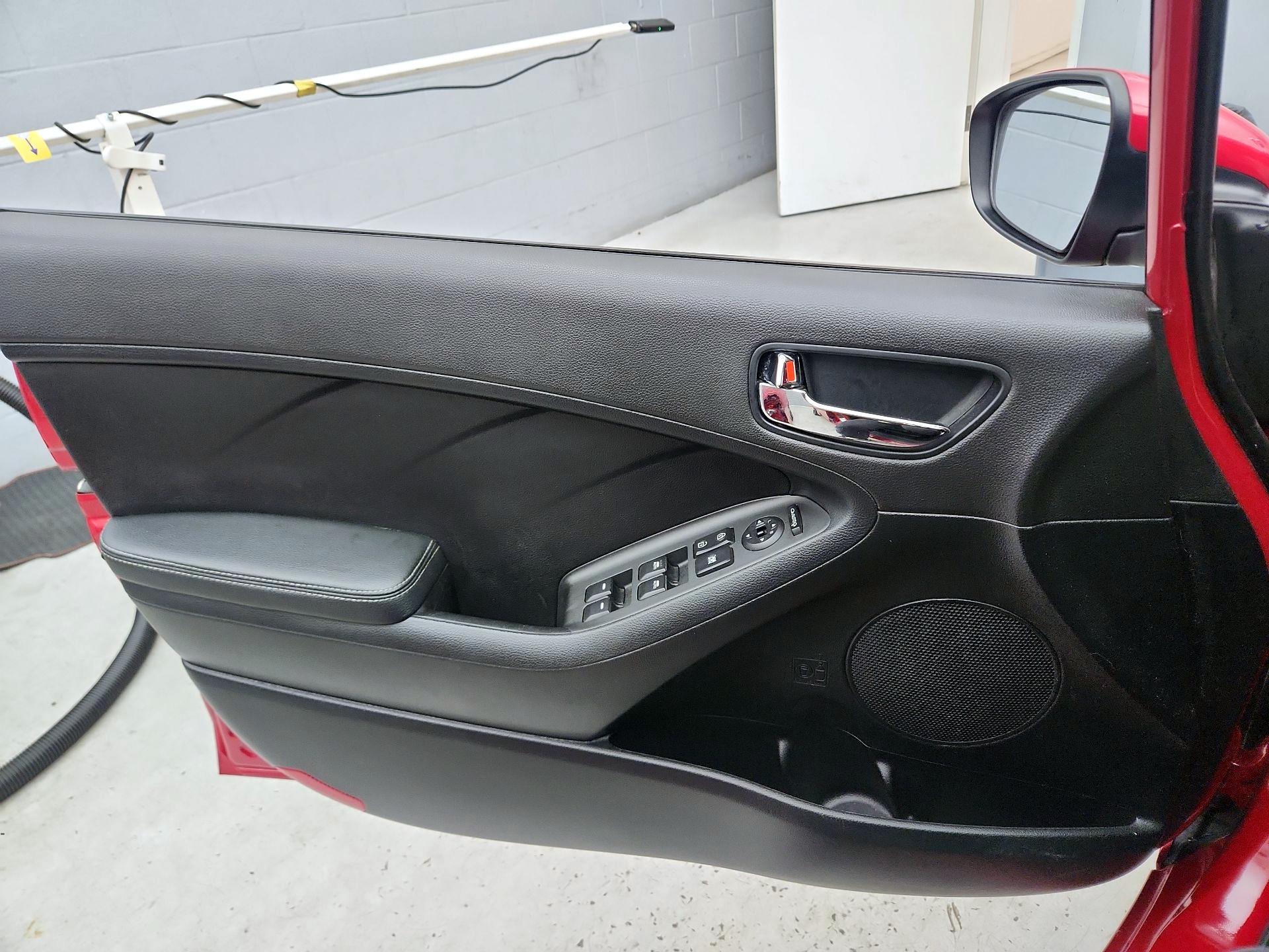 Thumbnail: 2016 Kia Forte - 12