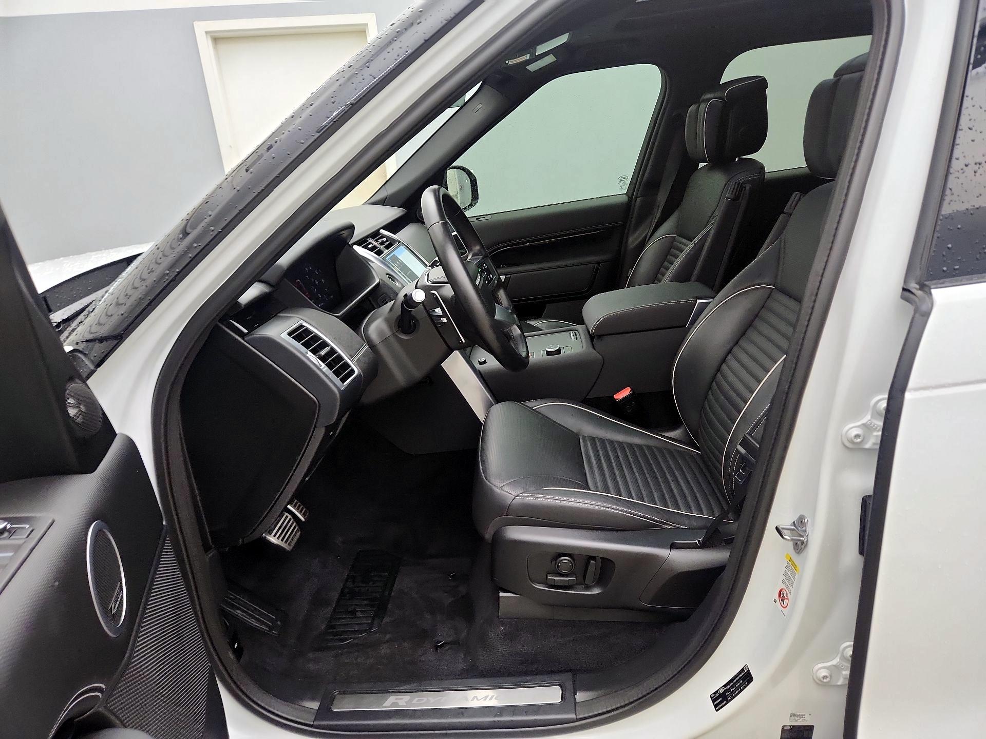 Thumbnail: 2022 Land Rover Discovery - 11