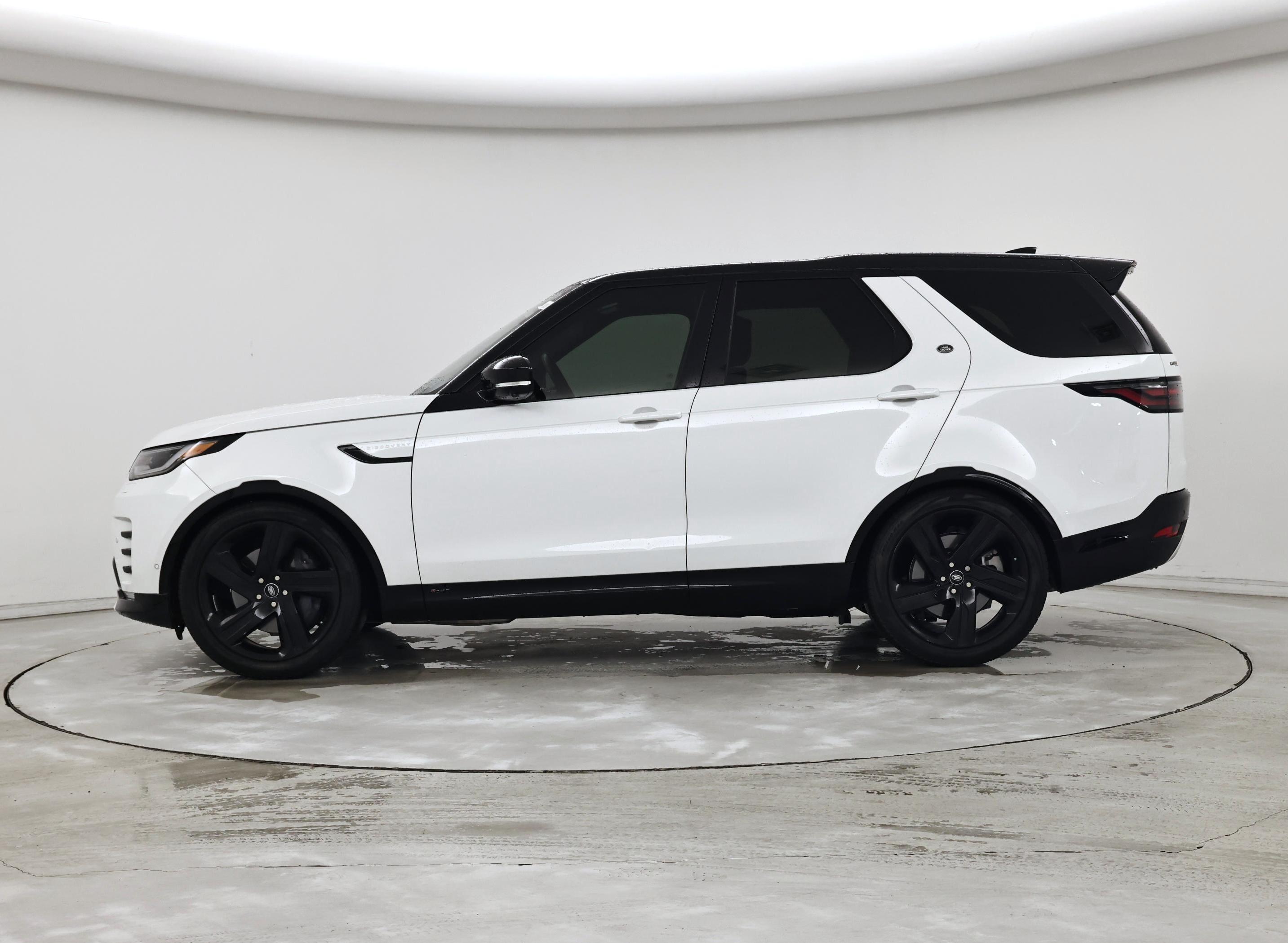 Thumbnail: 2022 Land Rover Discovery - 3