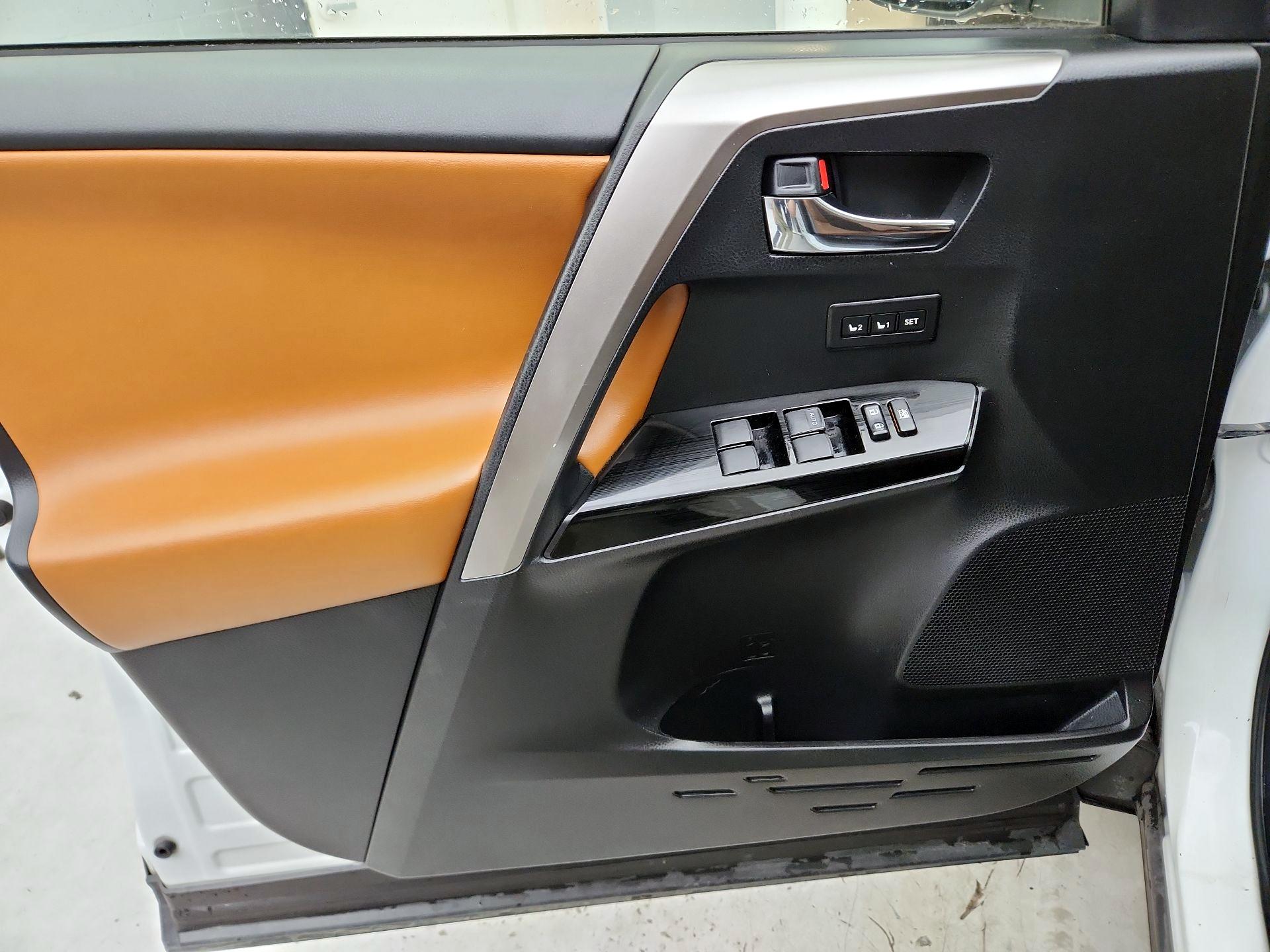 Thumbnail: 2018 Toyota RAV4 - 12