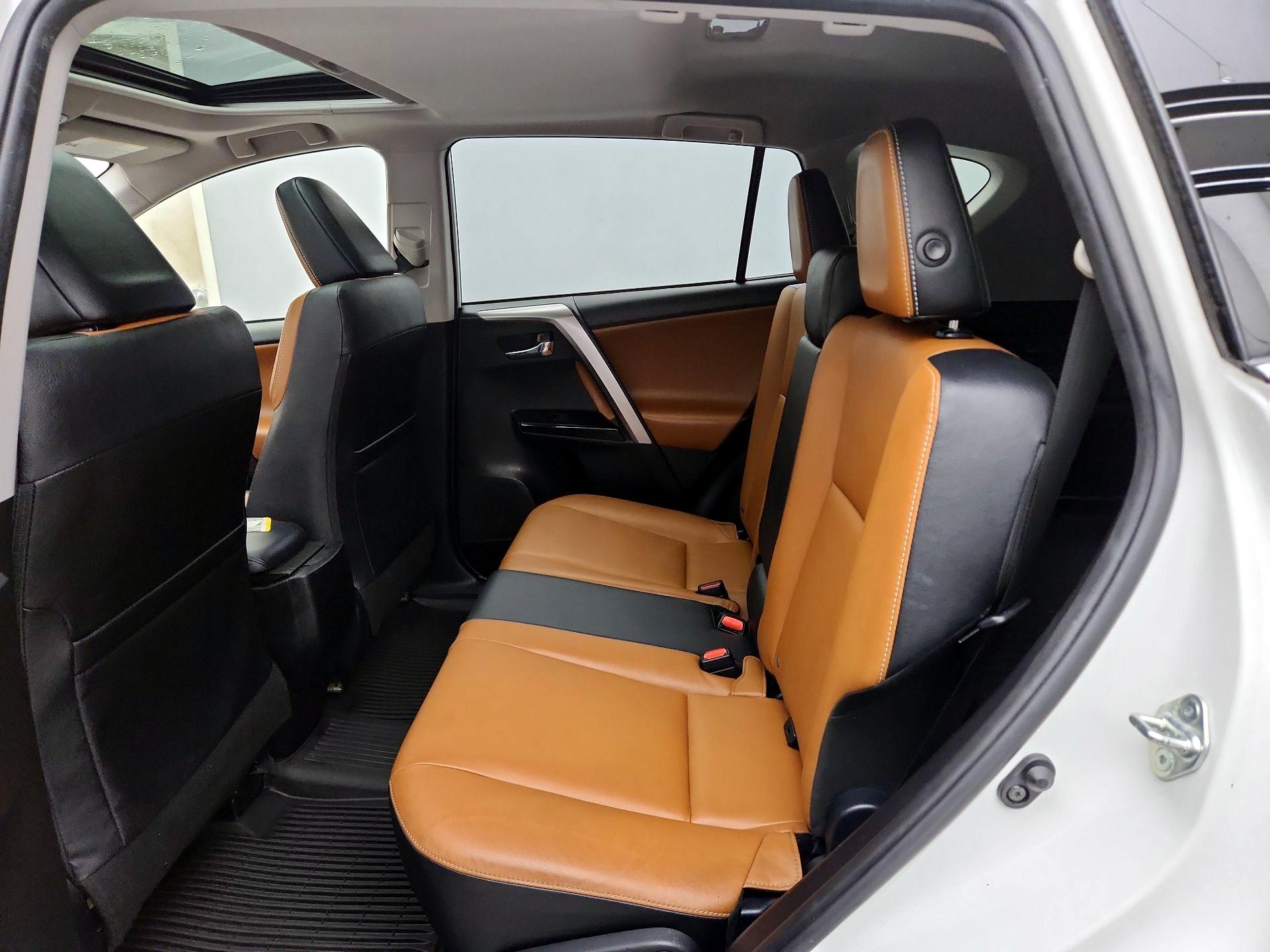 Thumbnail: 2018 Toyota RAV4 - 20