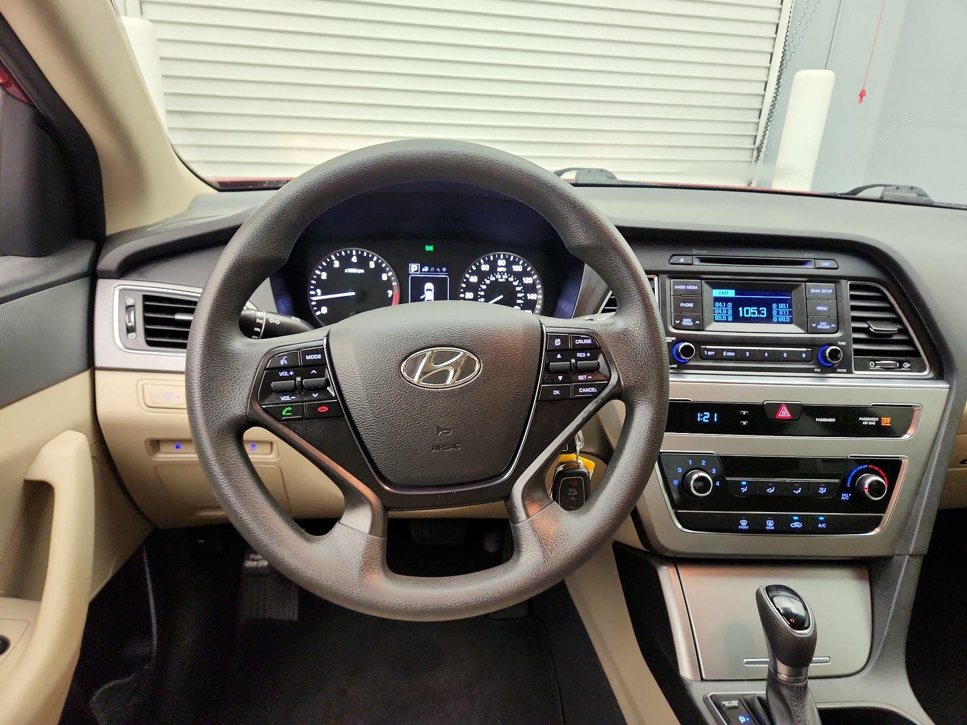 Thumbnail: 2015 Hyundai Sonata - 10