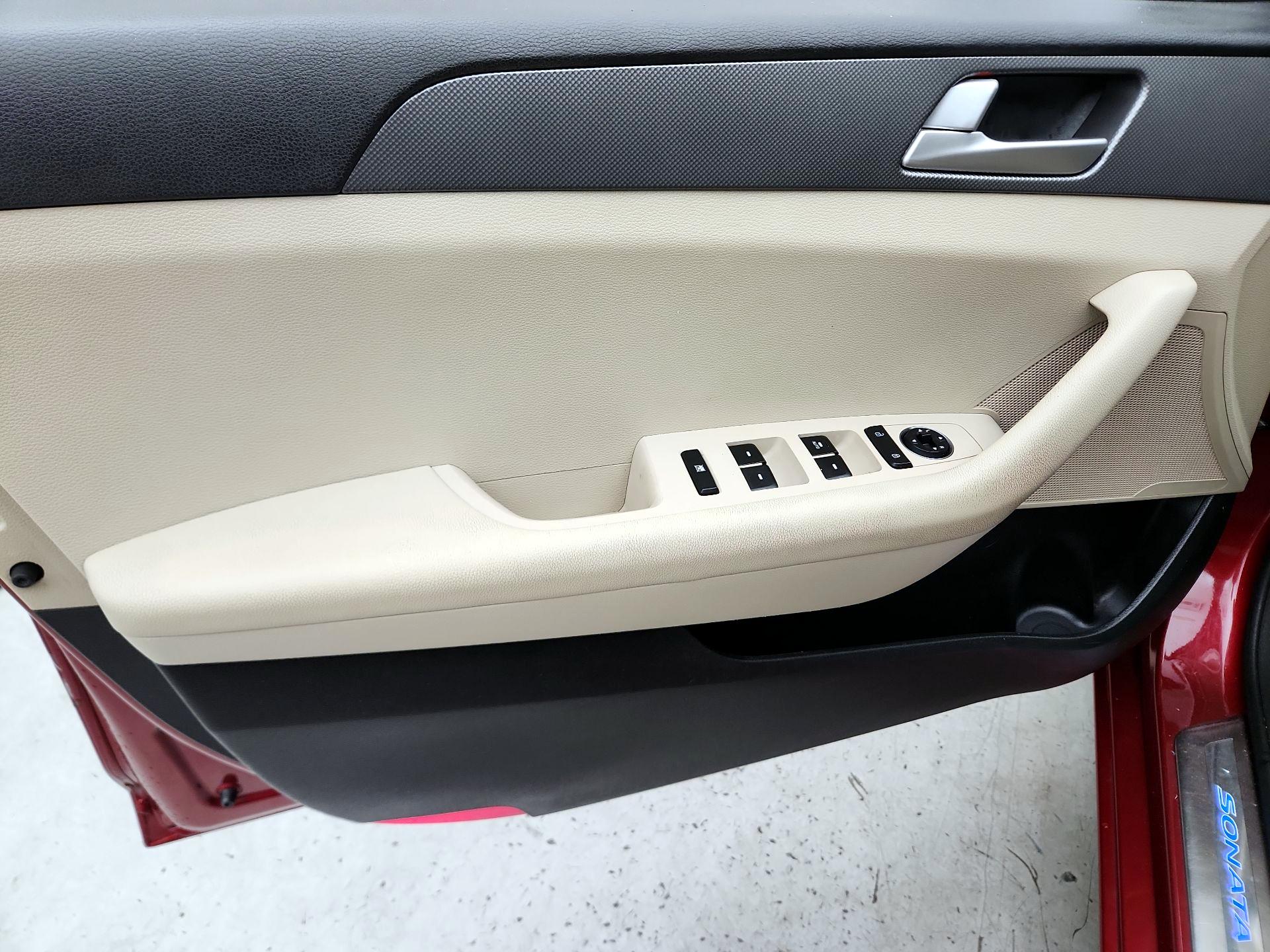 Thumbnail: 2015 Hyundai Sonata - 12