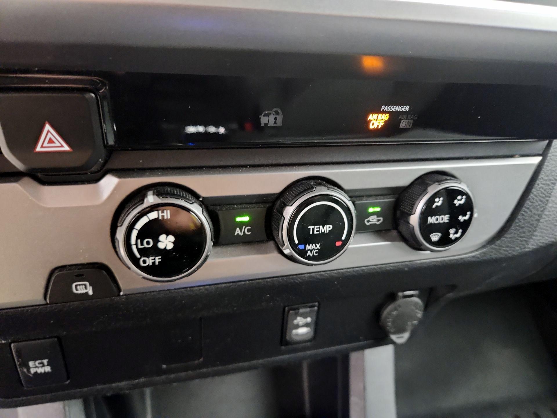Thumbnail: 2016 Toyota Tacoma - 15