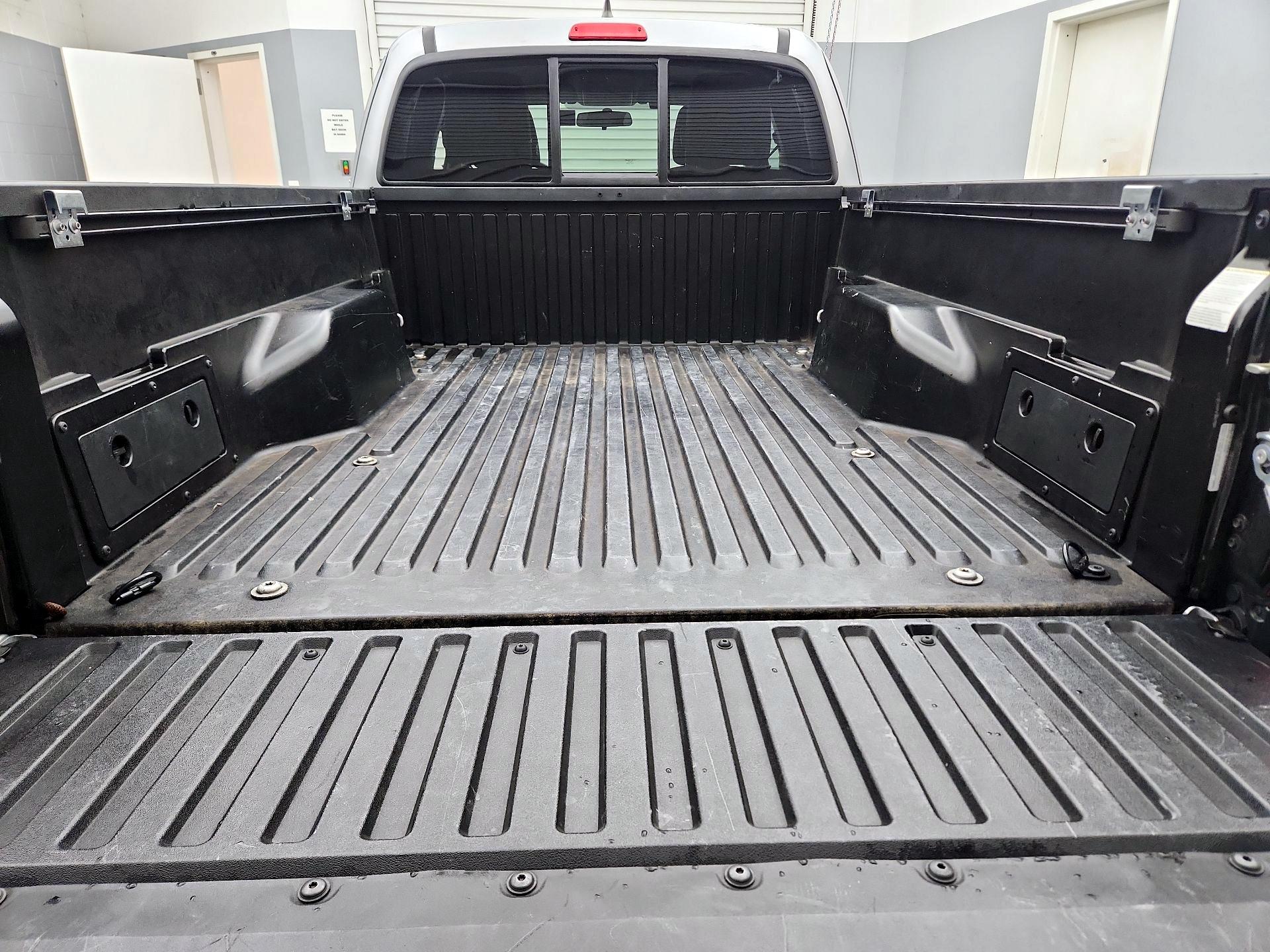 Thumbnail: 2016 Toyota Tacoma - 18