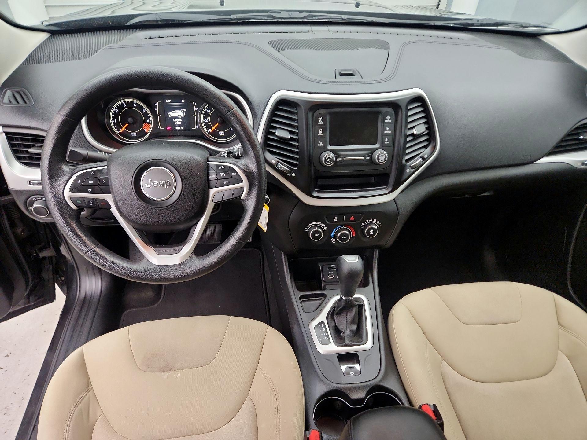 Thumbnail: 2015 Jeep Cherokee - 9