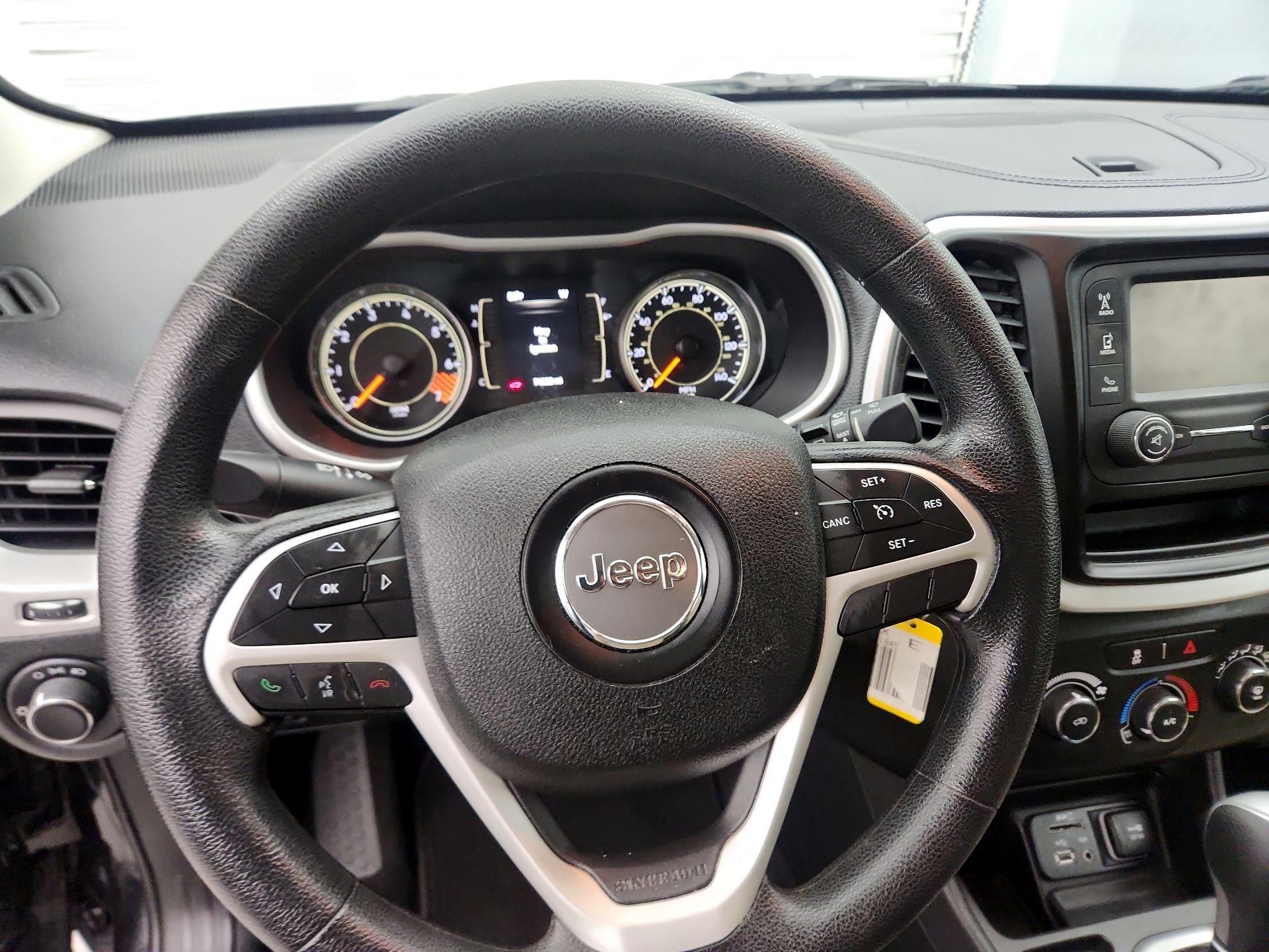 Thumbnail: 2015 Jeep Cherokee - 10