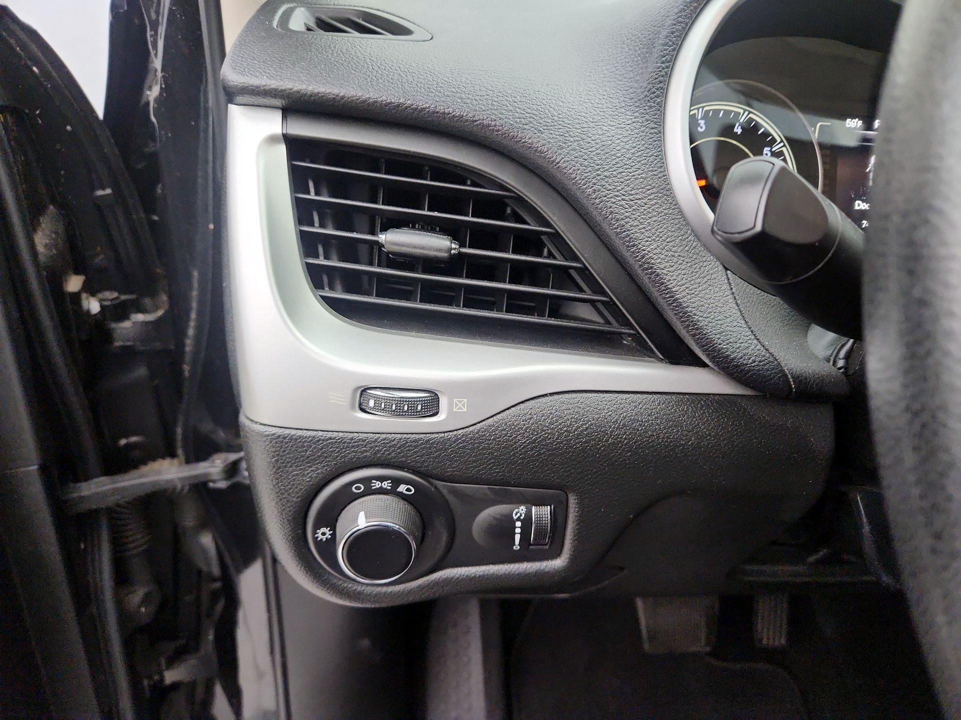 Thumbnail: 2015 Jeep Cherokee - 13