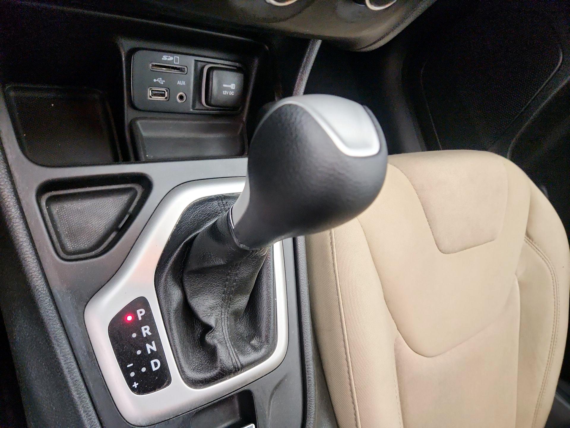 Thumbnail: 2015 Jeep Cherokee - 16