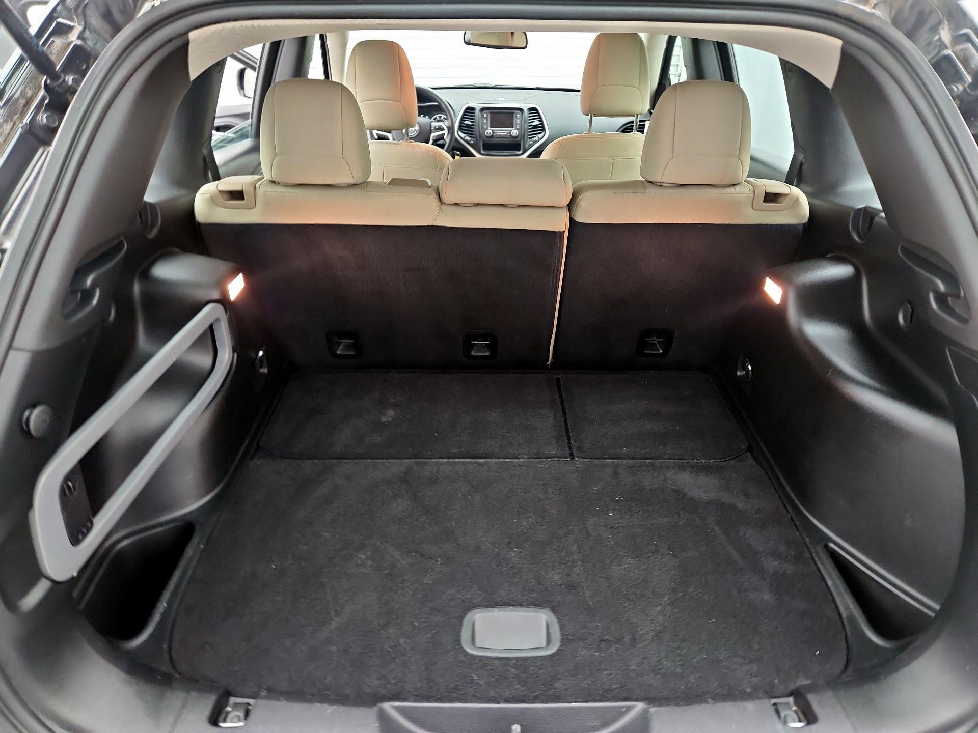 Thumbnail: 2015 Jeep Cherokee - 19