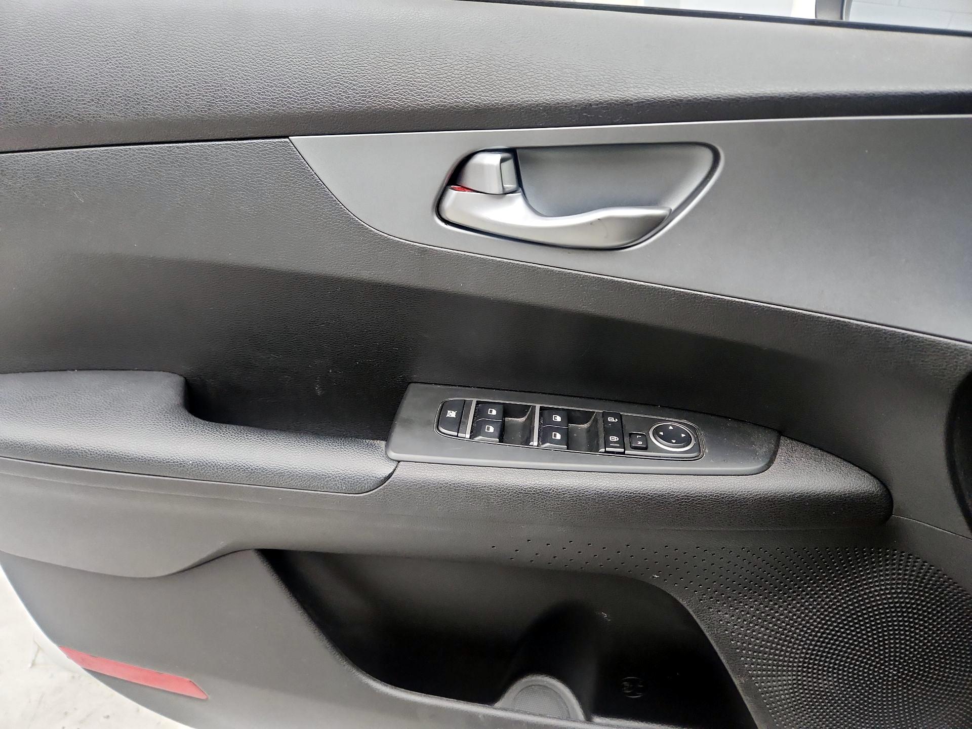 Thumbnail: 2021 Kia Forte - 12
