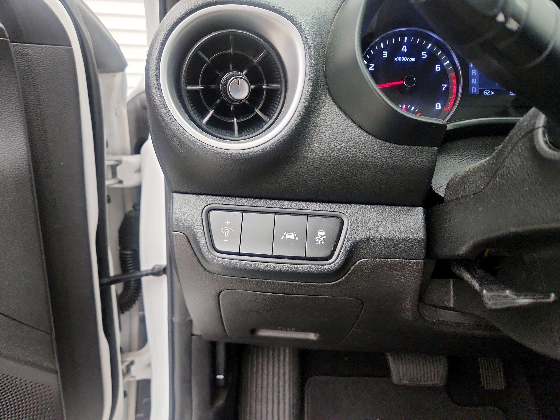 Thumbnail: 2021 Kia Forte - 13